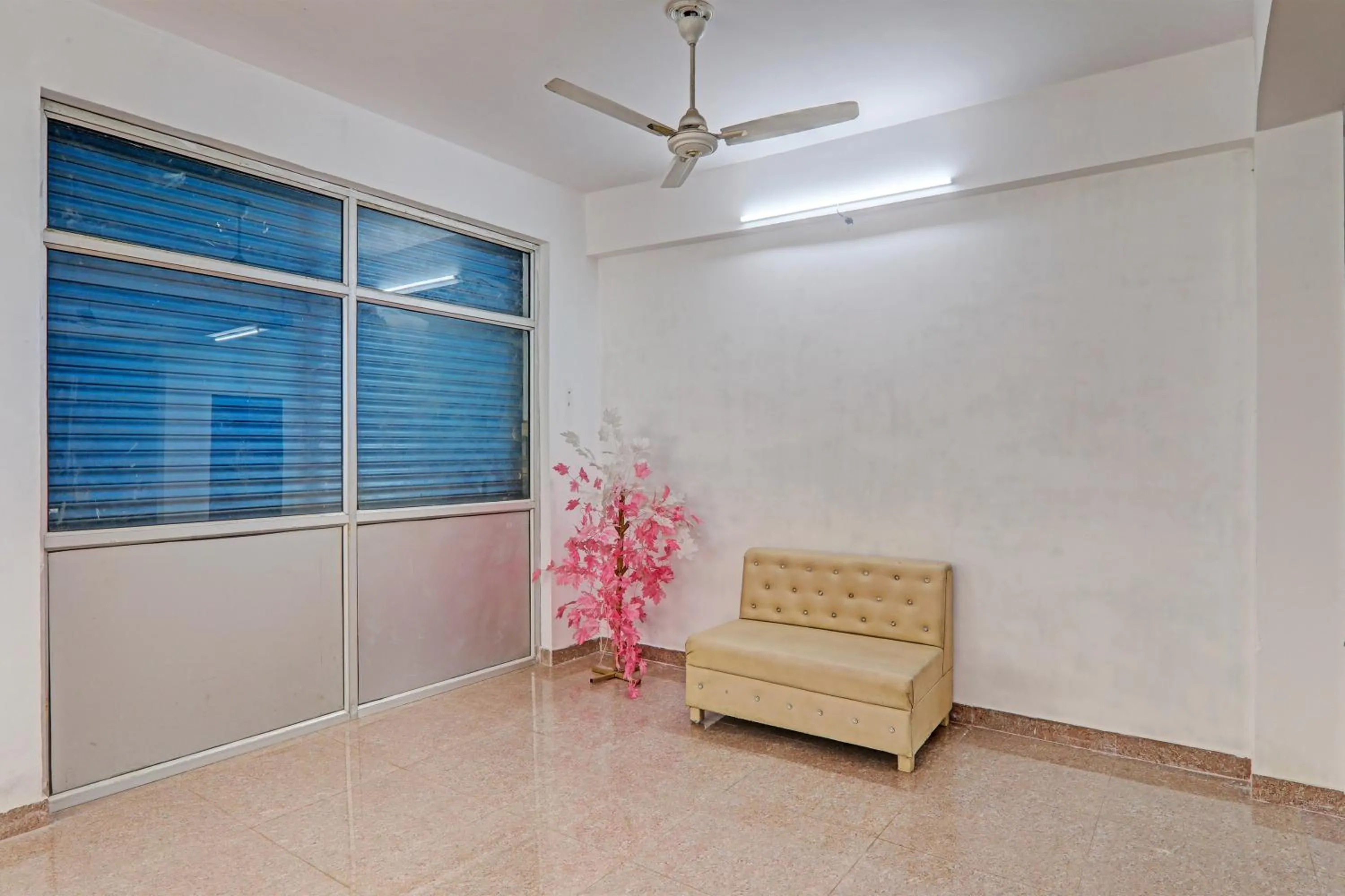 Lobby or reception in Hotel O Mahadevi Lawn