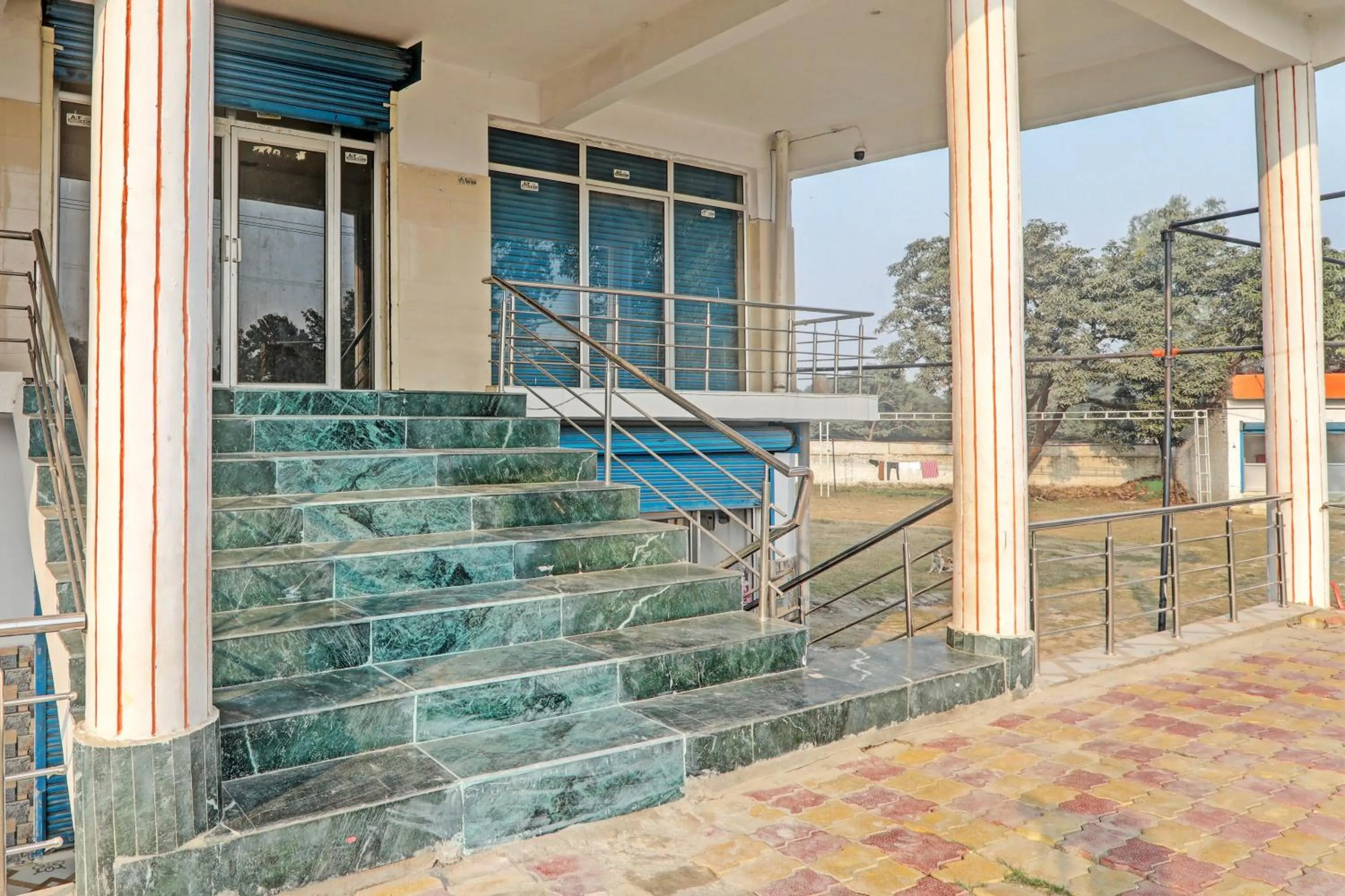 Facade/entrance in Hotel O Mahadevi Lawn