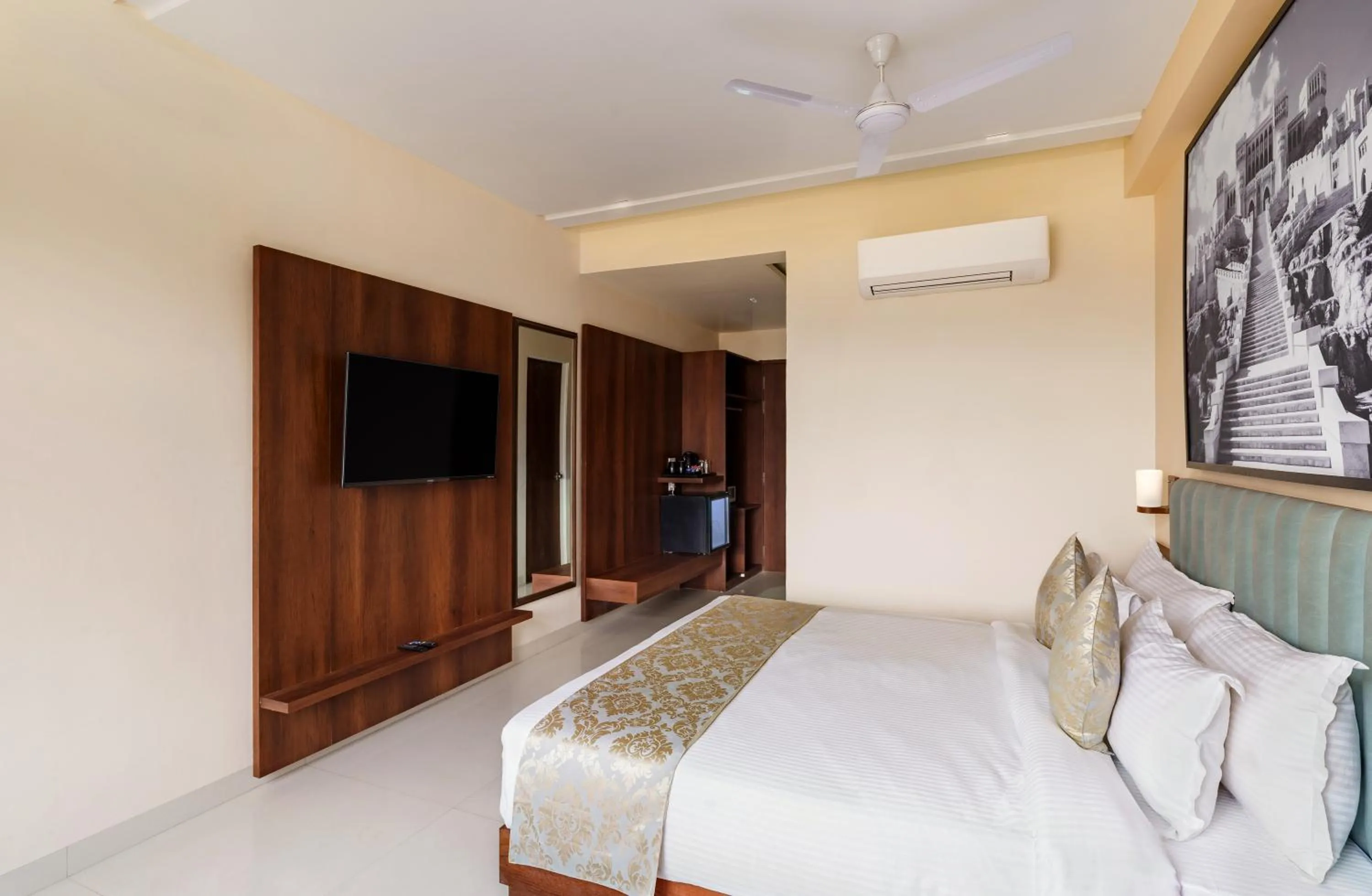 Bedroom, Bed in Turban Roopgarh Resort and Spa, Udaipur