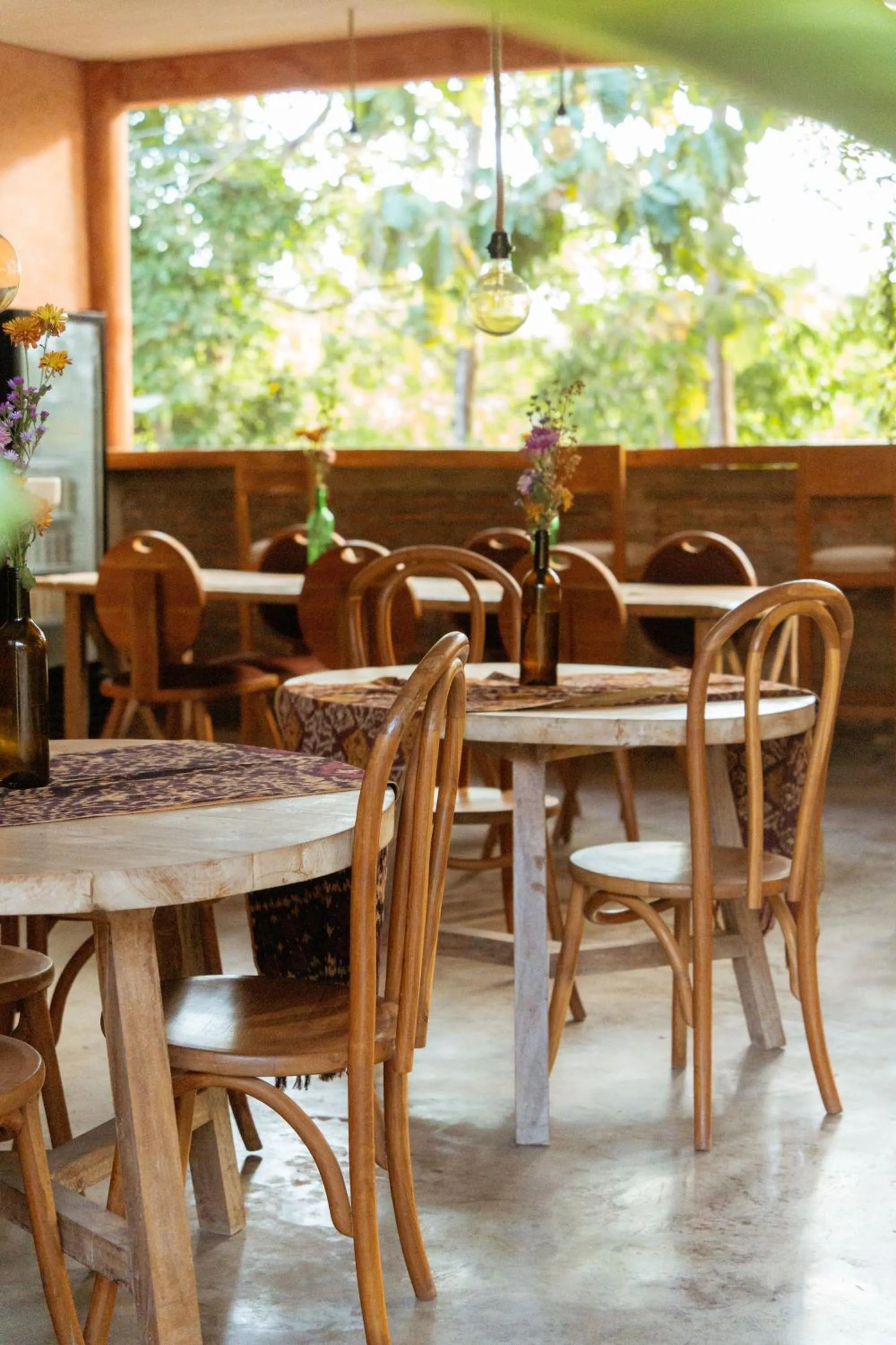 Restaurant/places to eat in Lulu's Villas