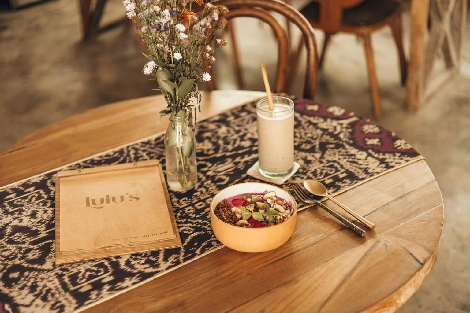 Restaurant/places to eat in Lulu's Villas