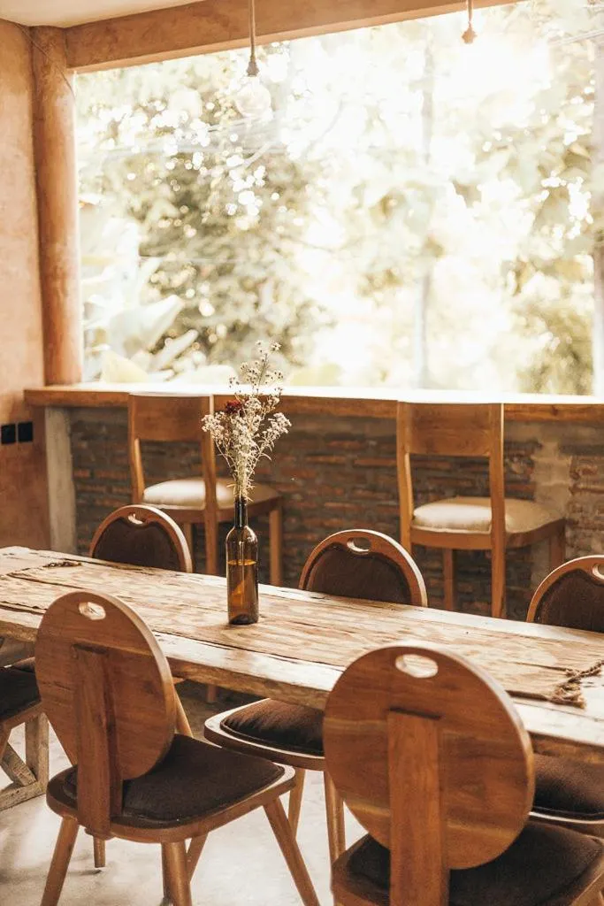 Restaurant/places to eat in Lulu's Villas