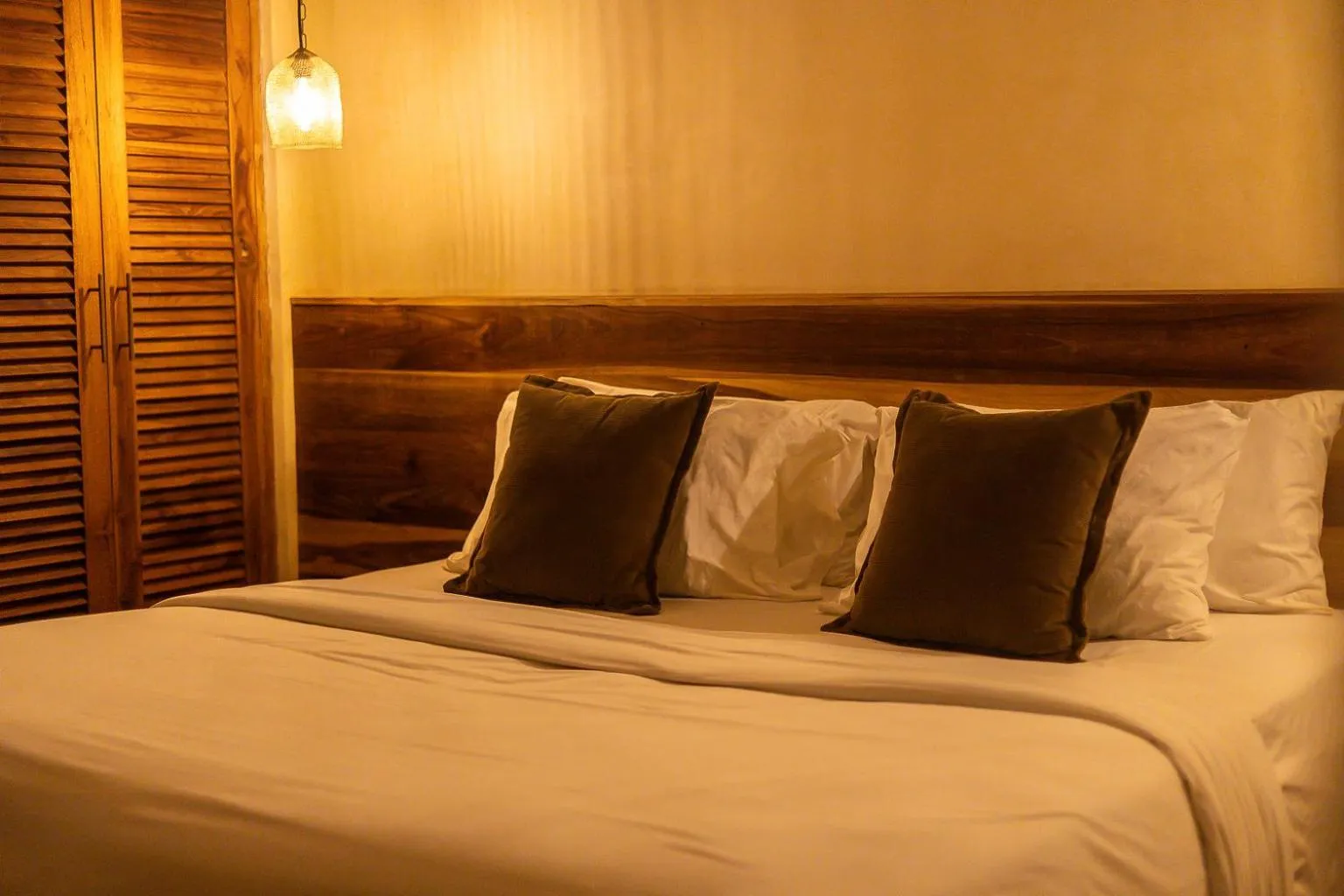 Bedroom, Bed in Lulu's Villas