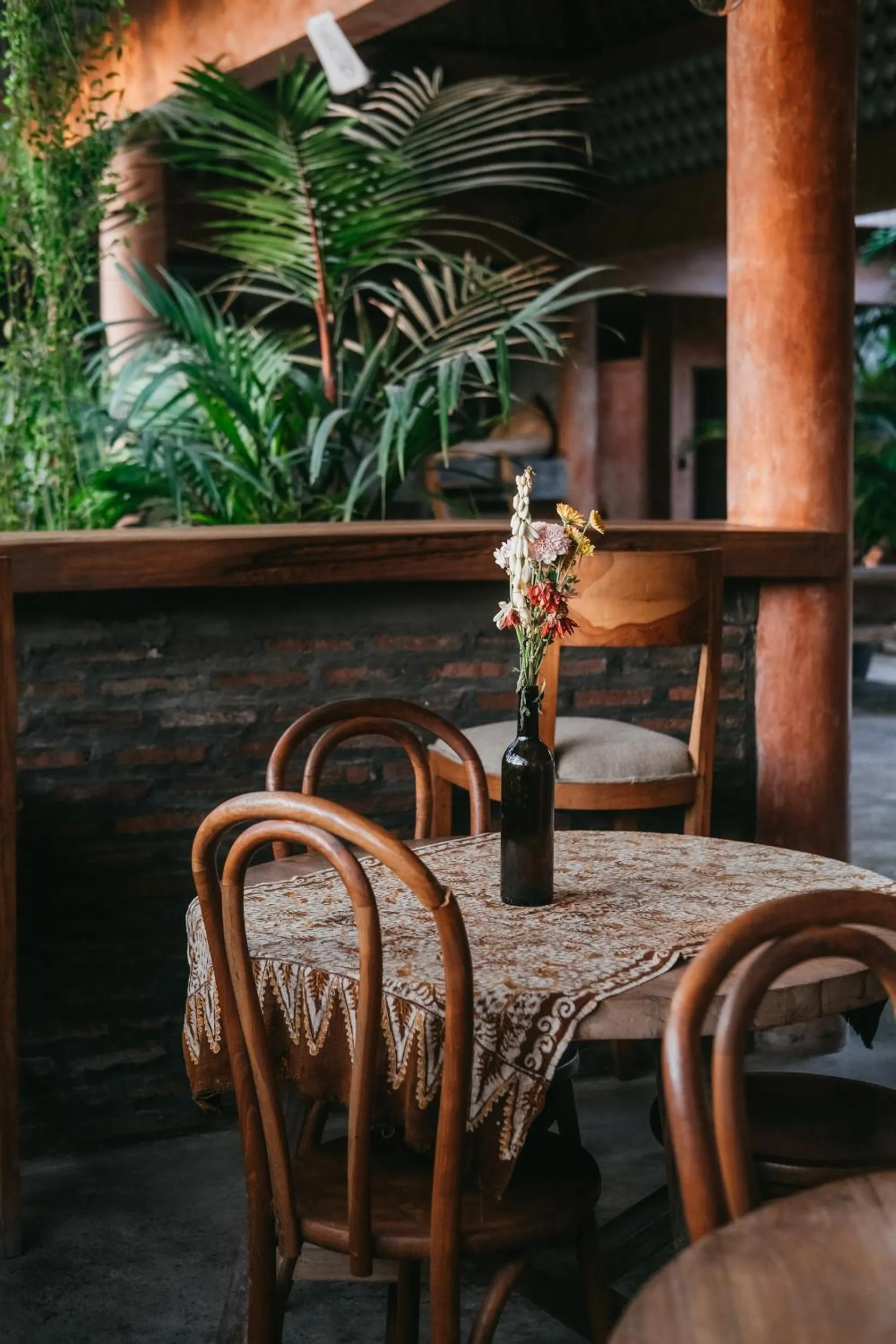 Restaurant/places to eat in Lulu's Villas