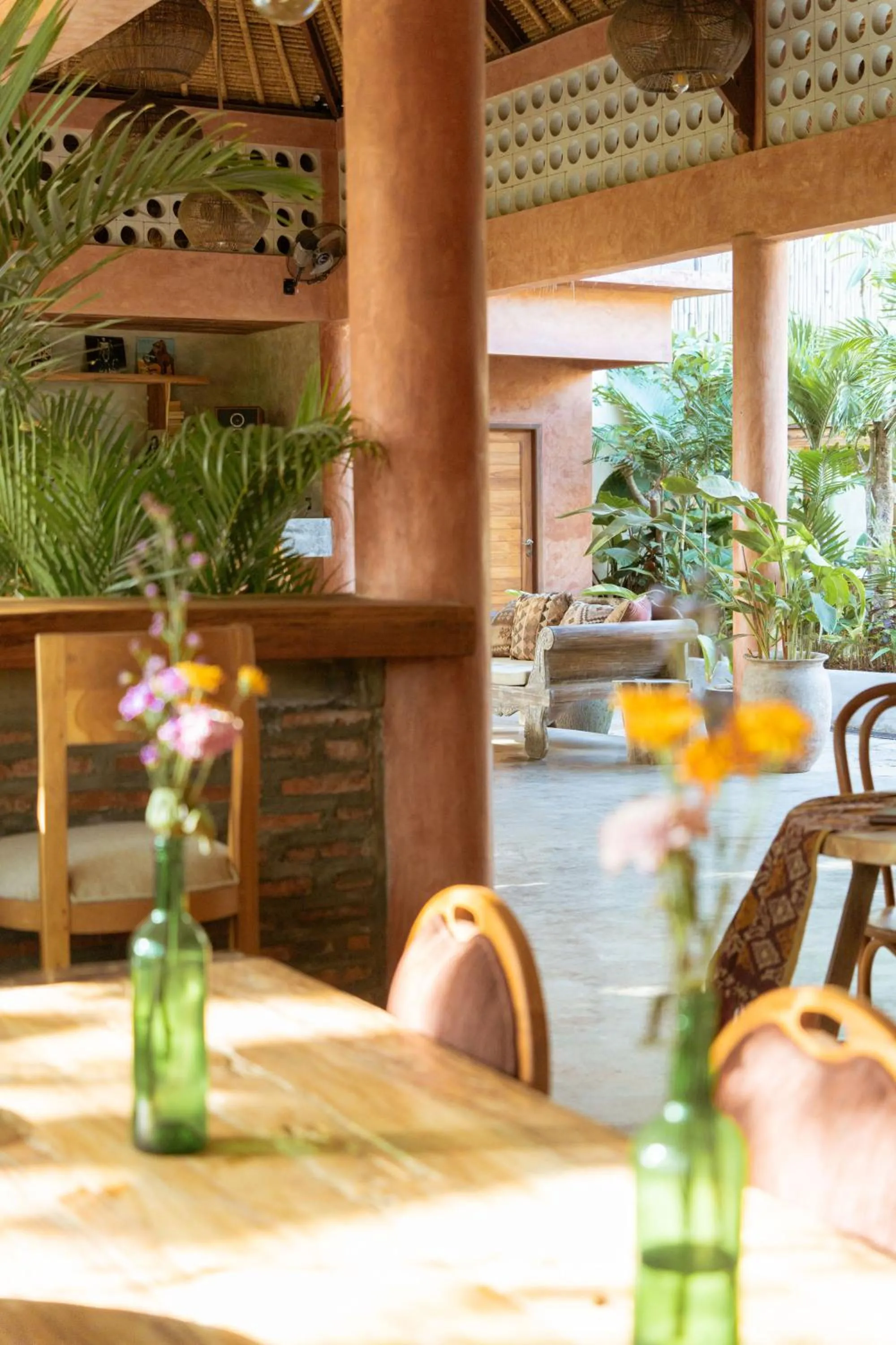 Restaurant/places to eat in Lulu's Villas