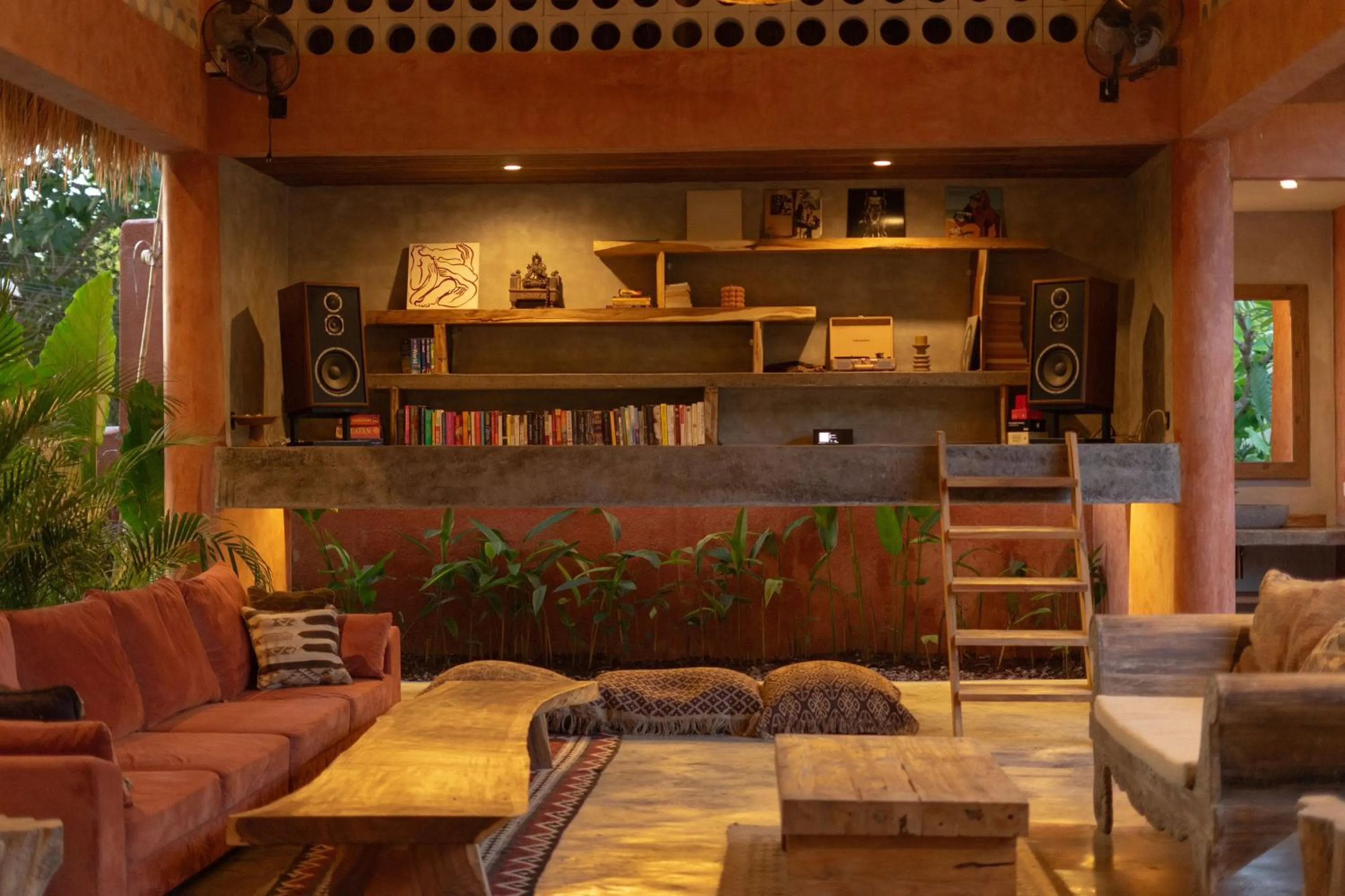 Library in Lulu's Villas