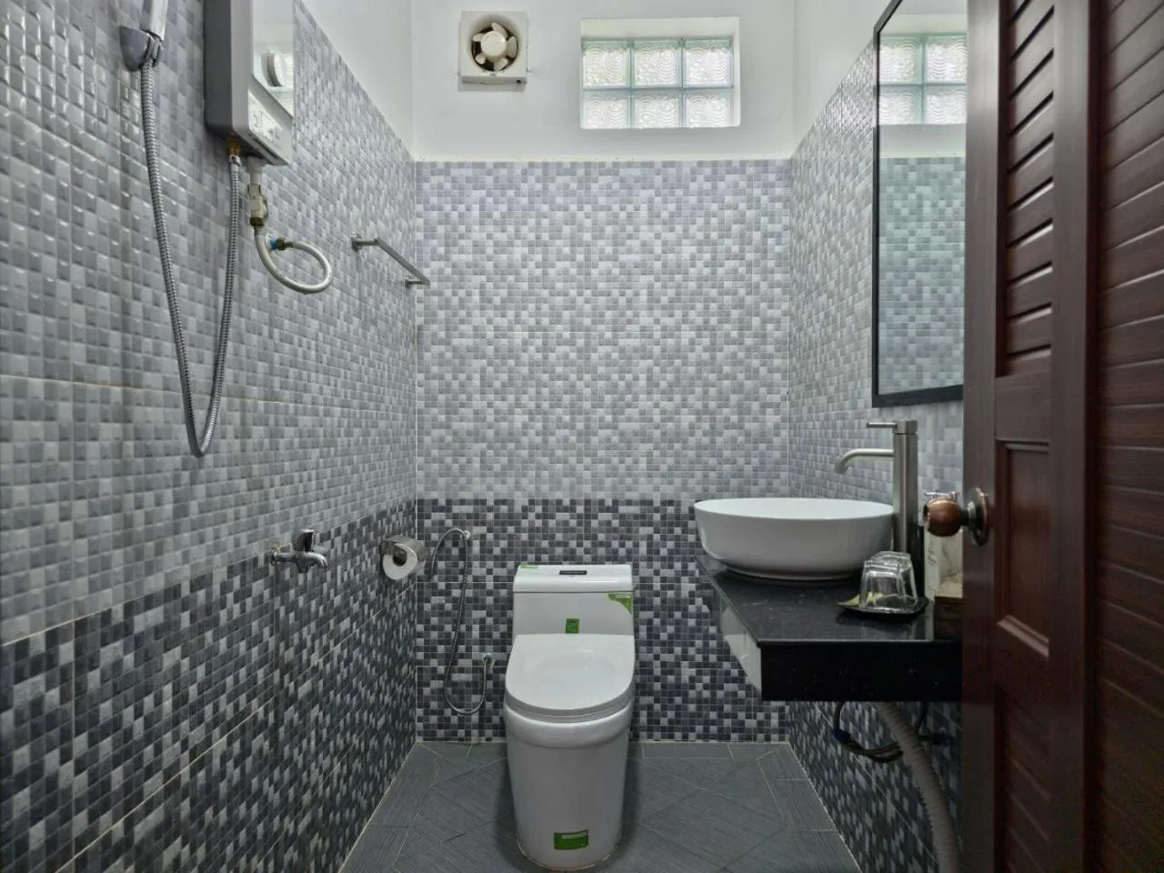 Toilet in Angkearboss Villa