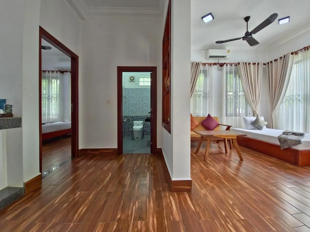 Toilet in Angkearboss Villa