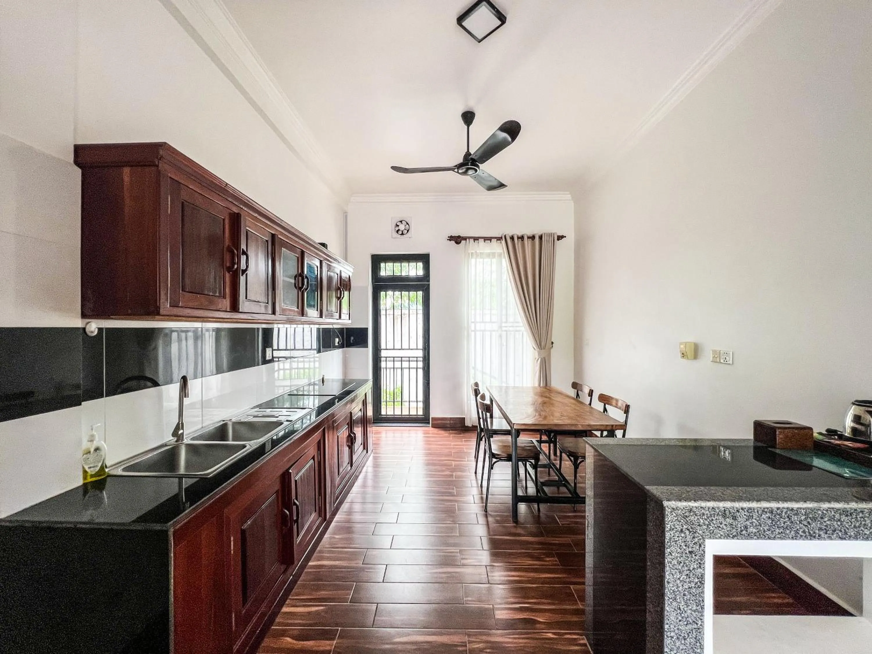 Kitchen or kitchenette in Angkearboss Villa