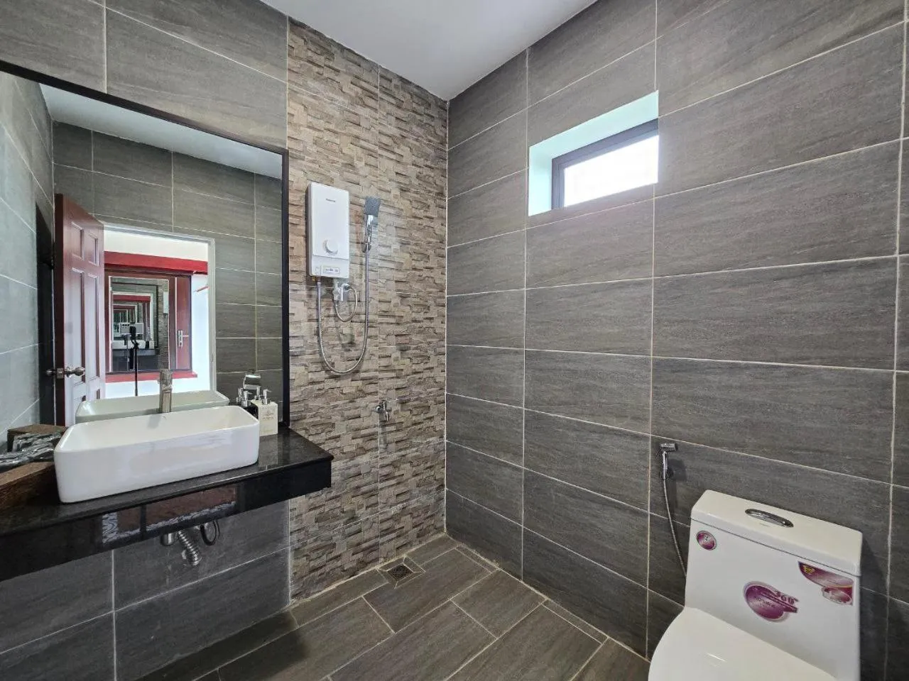 Shower in Angkearboss Villa