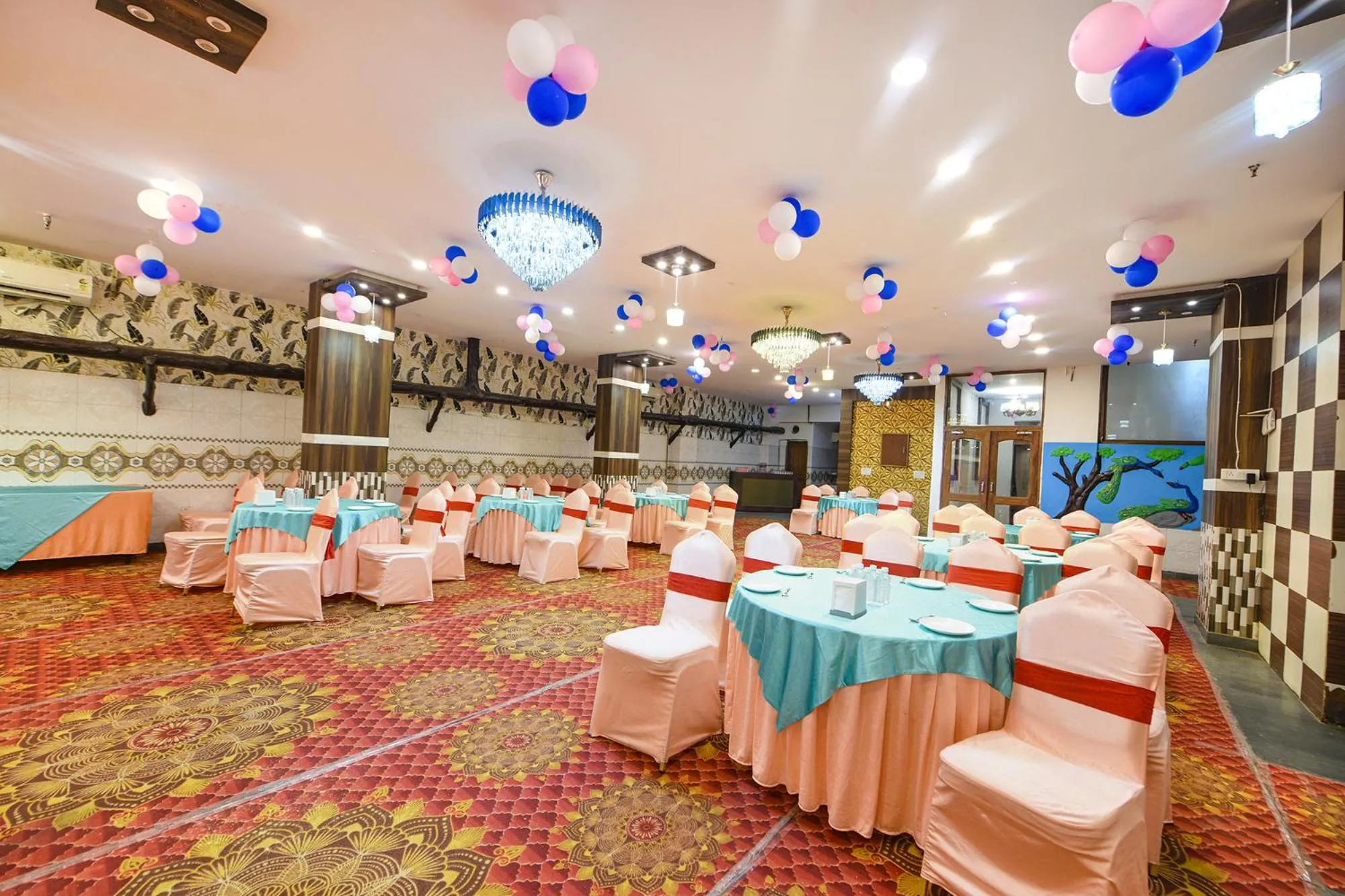 Restaurant/places to eat in FabHotel Gracious Inn