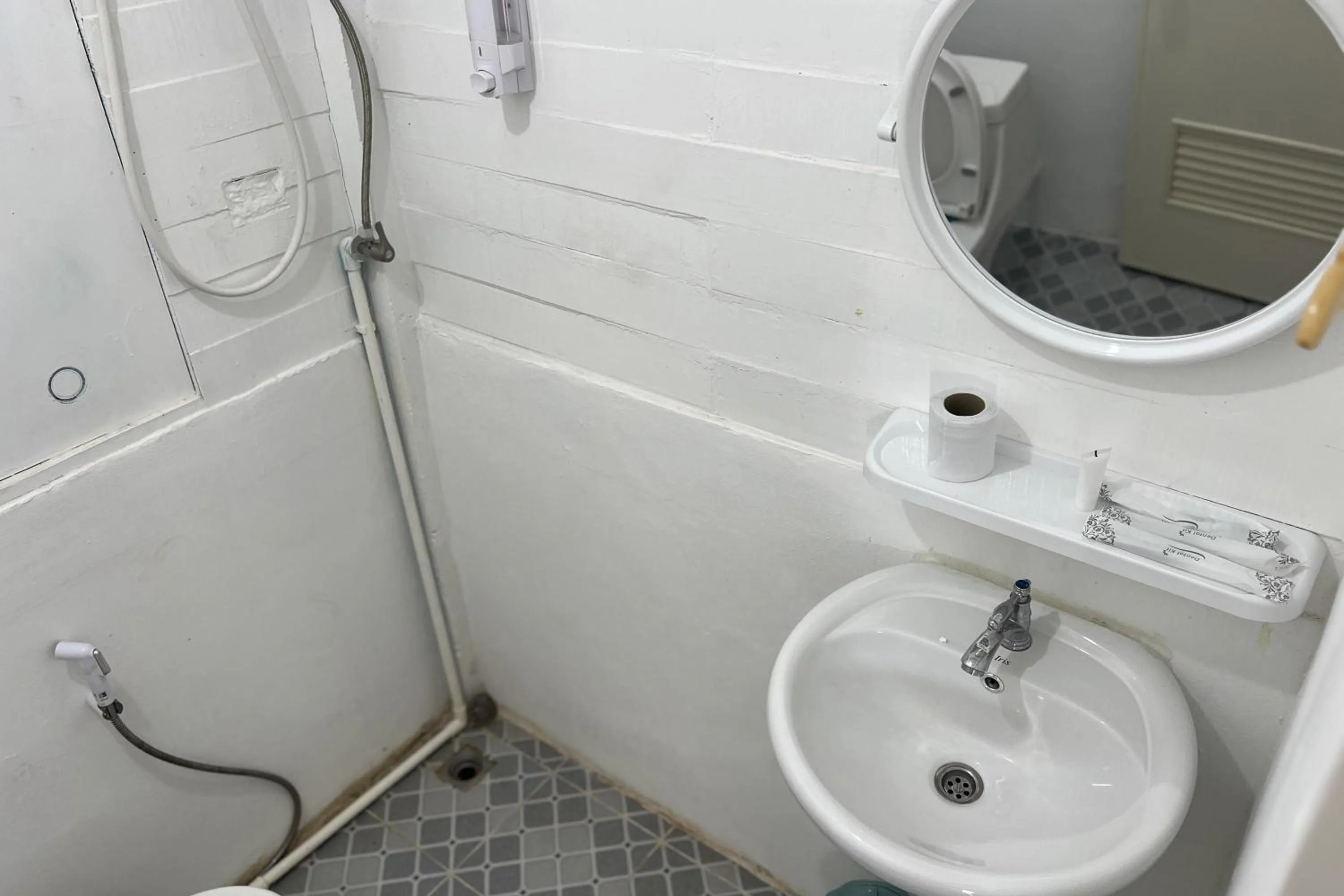 Shower in Peang Tara Cafe & Resort