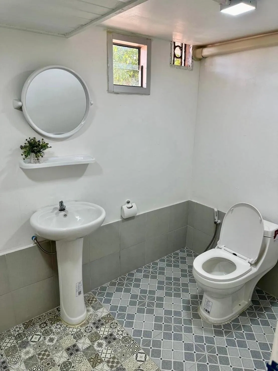 Shower in Peang Tara Cafe & Resort