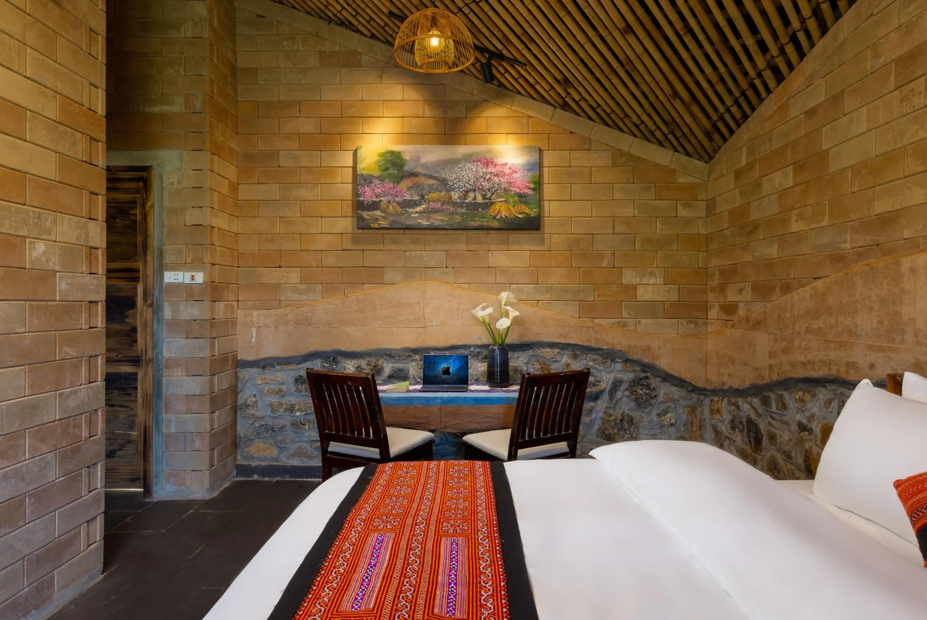 Photo of the whole room, Bed in Sapaxa Spring Garden Ecolodge