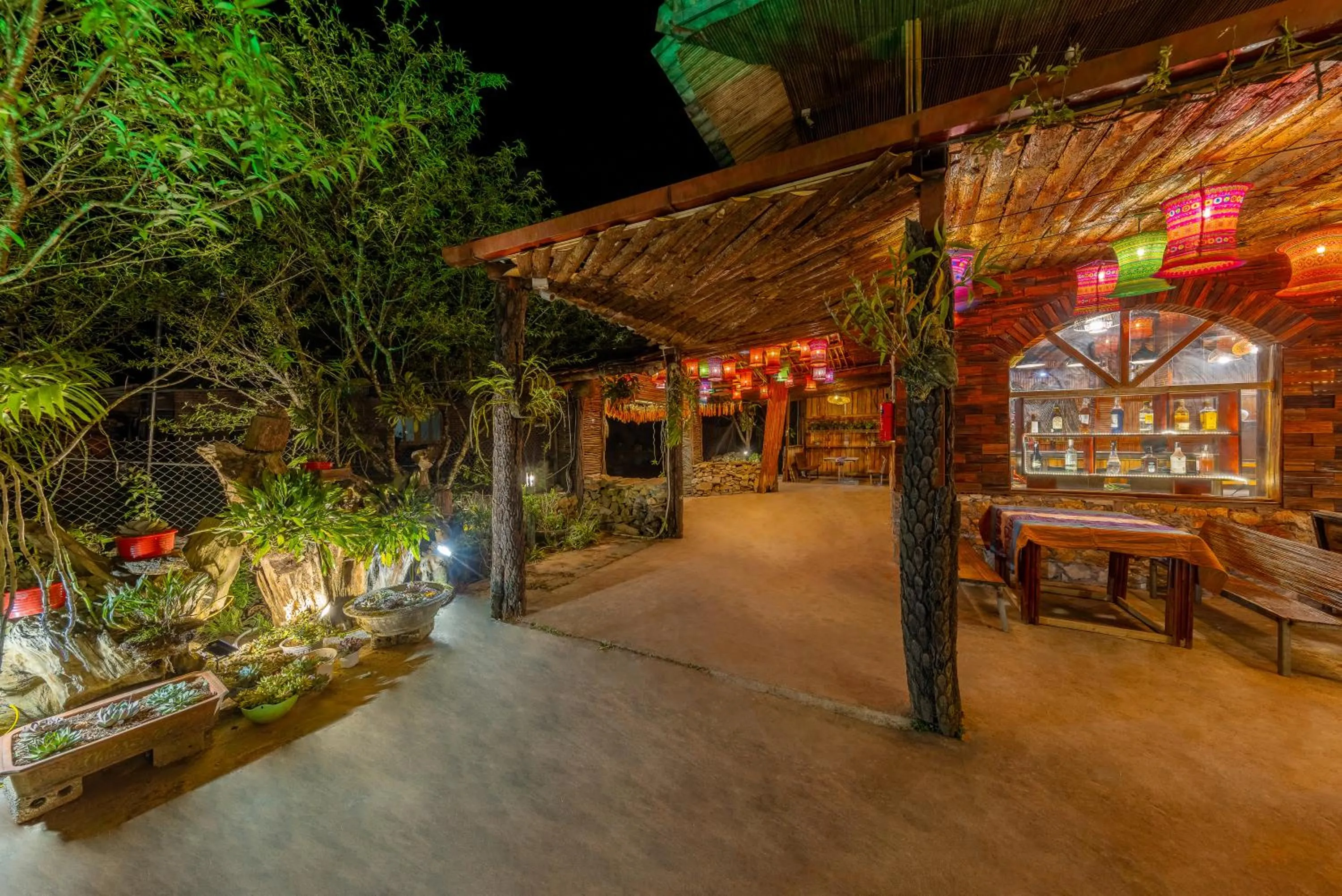 Night in Sapaxa Spring Garden Ecolodge