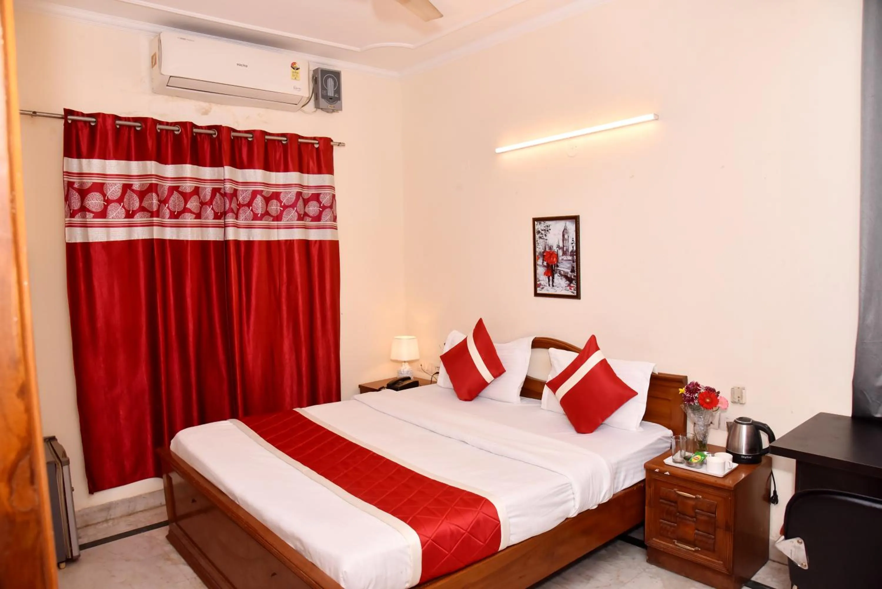 Bedroom, Bed in Hotel Sunshine