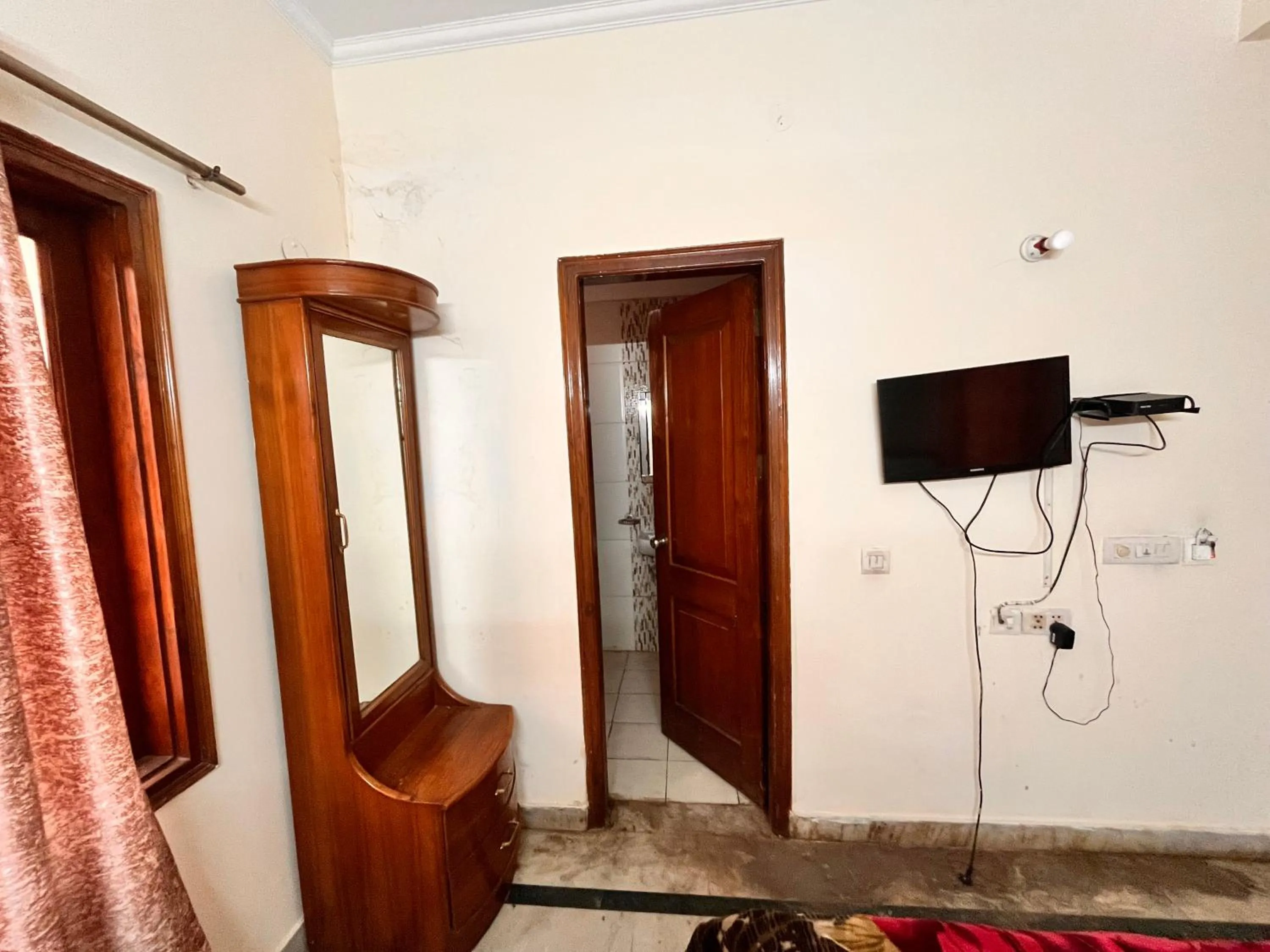 TV and multimedia in Hotel Sunshine