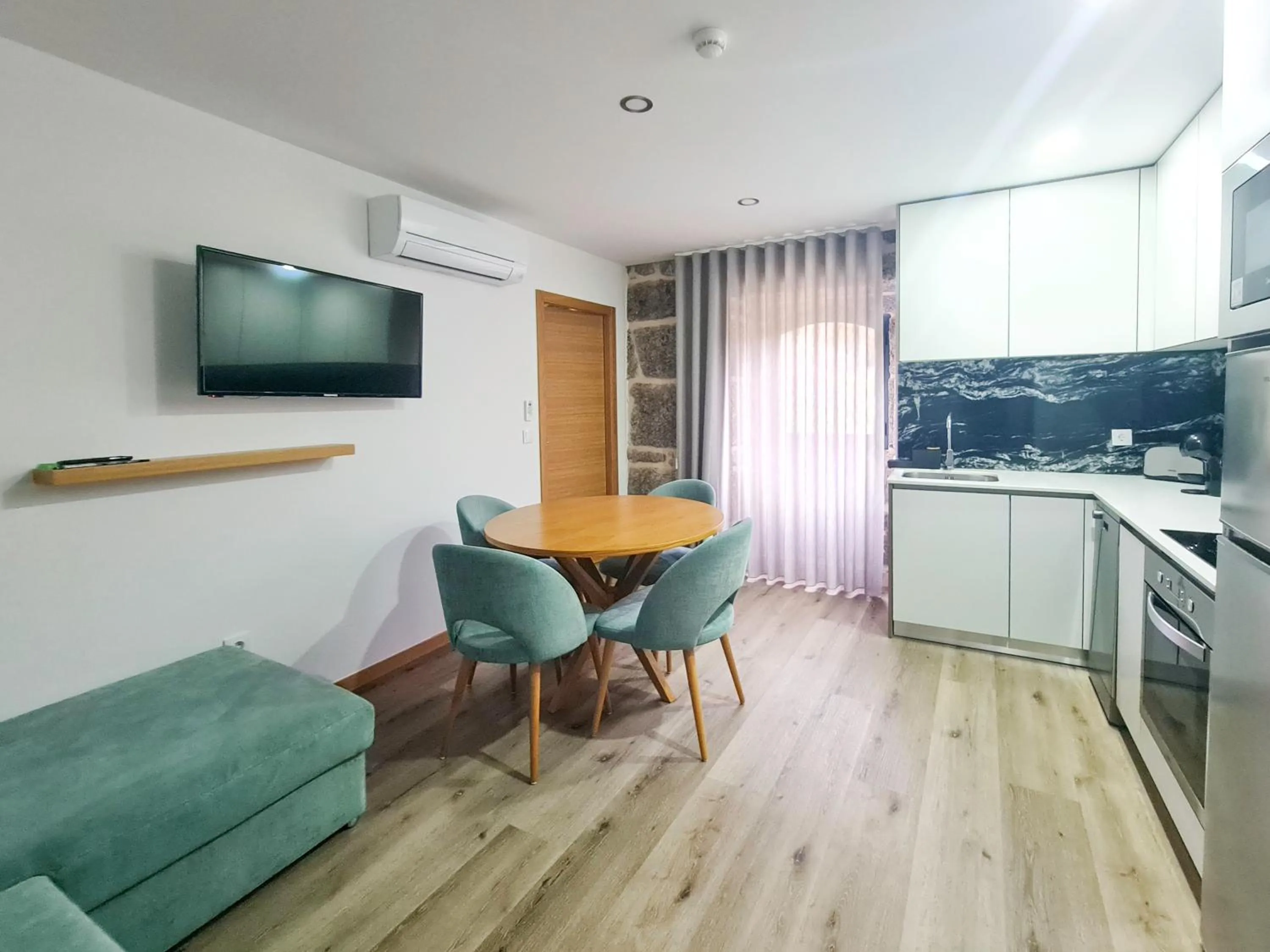 TV and multimedia in Casa d'Henrique Retreat Pool and Spa