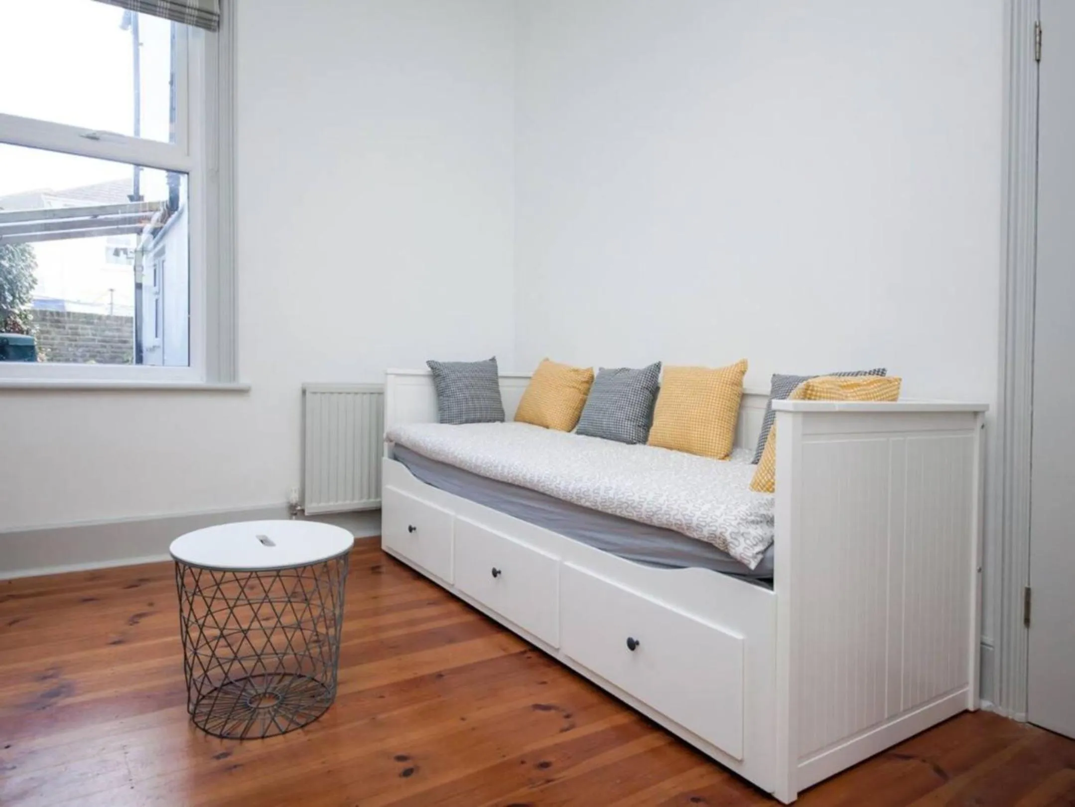 Living room, Bed in The Blue House