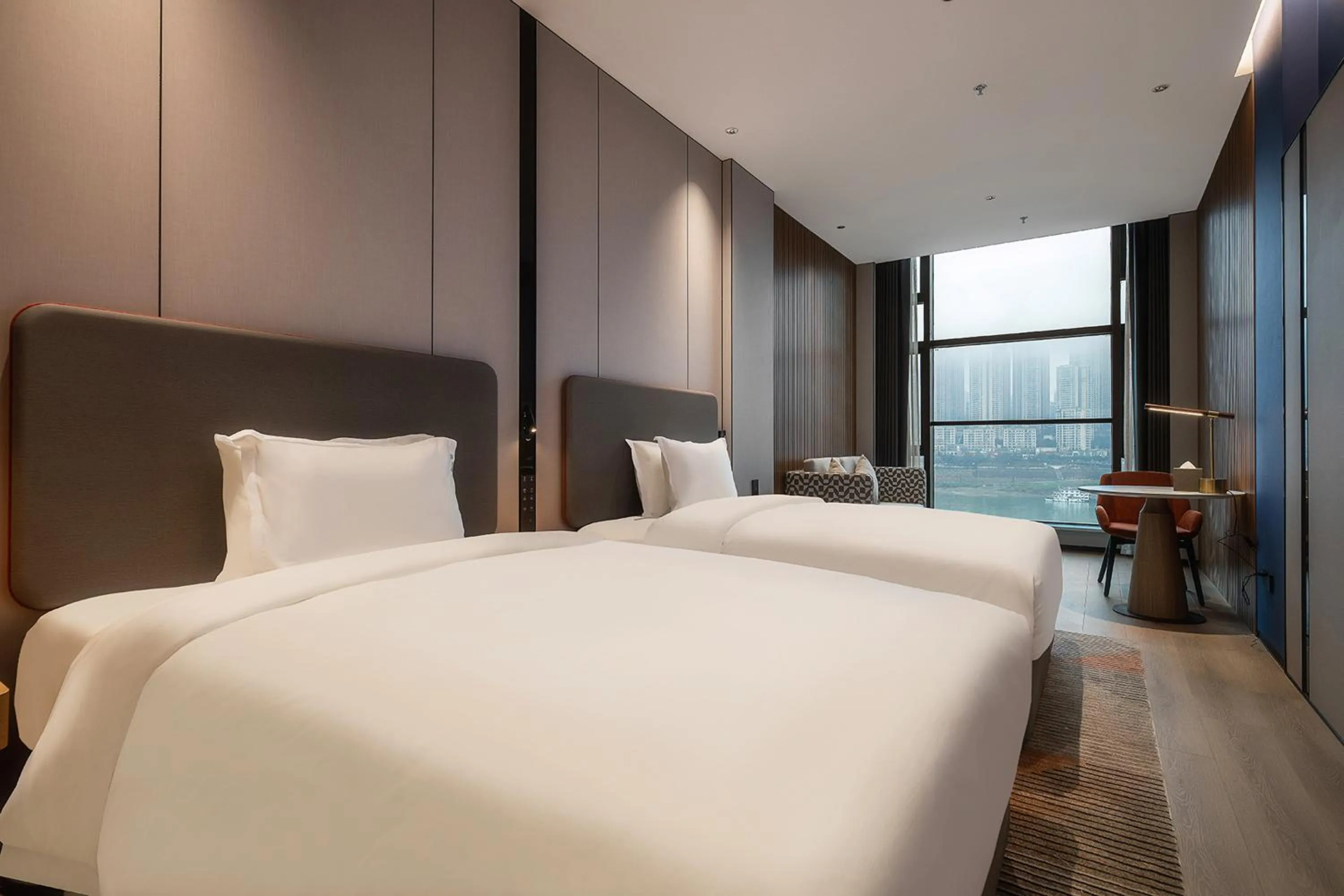 Photo of the whole room, Bed in Holiday Inn Express Chongqing Nanbin Road by IHG