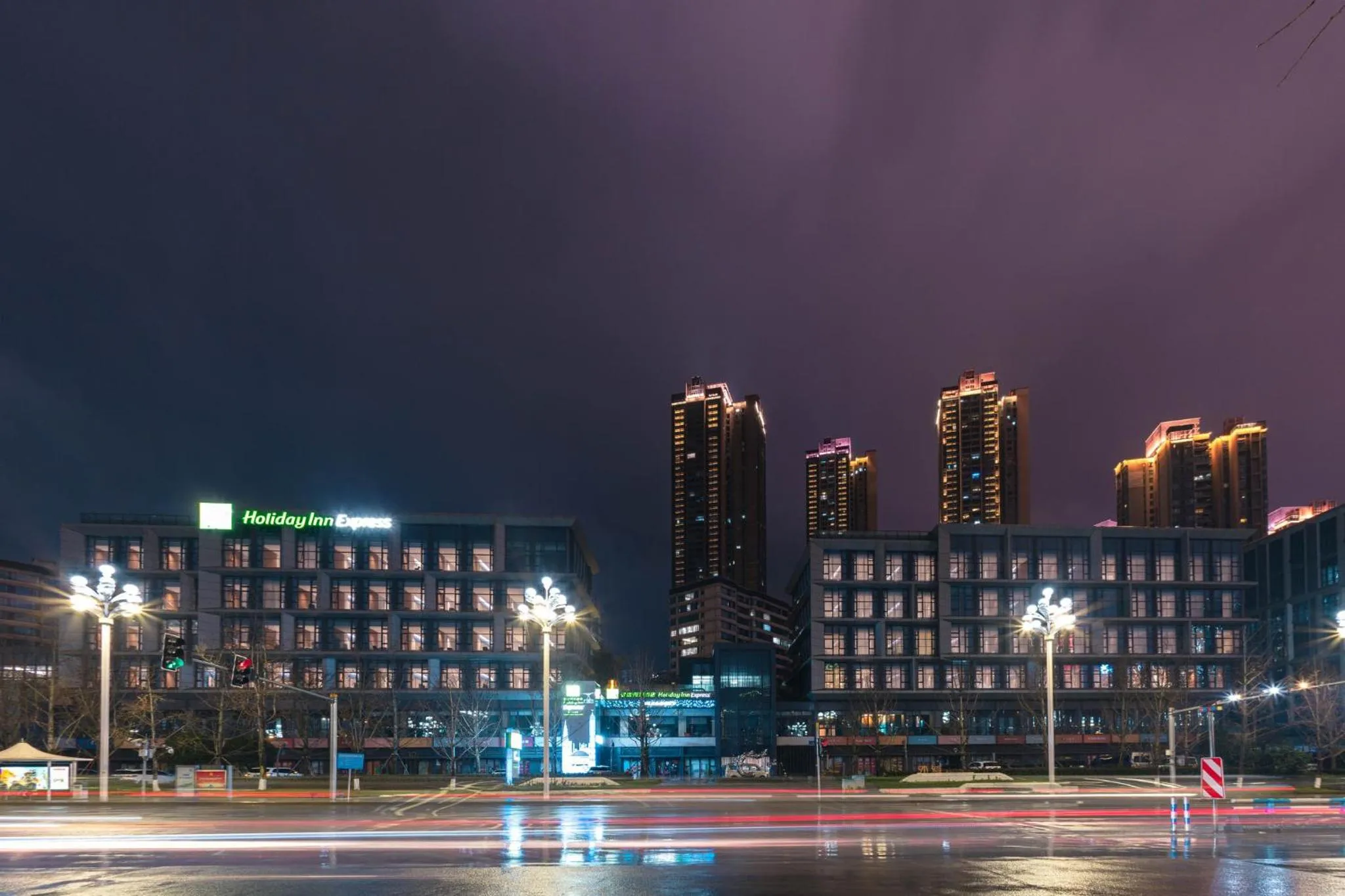 Property building in Holiday Inn Express Chongqing Nanbin Road by IHG