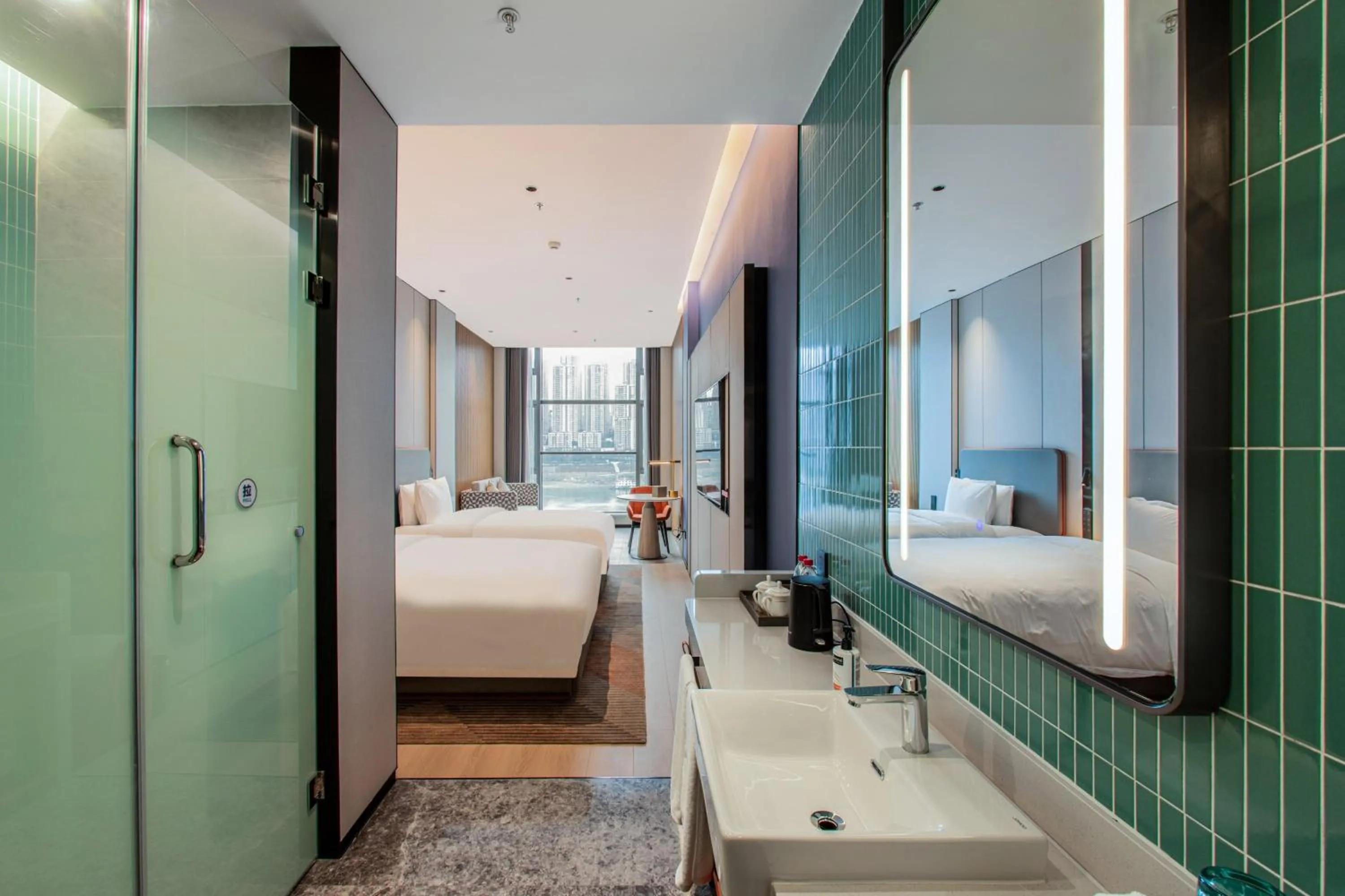 Photo of the whole room, Bed in Holiday Inn Express Chongqing Nanbin Road by IHG