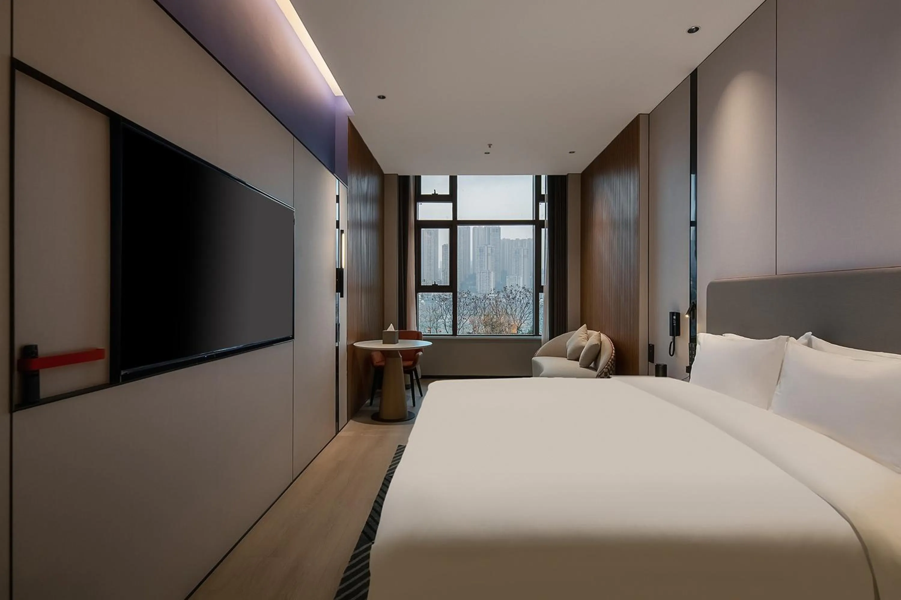 Photo of the whole room, Bed in Holiday Inn Express Chongqing Nanbin Road by IHG