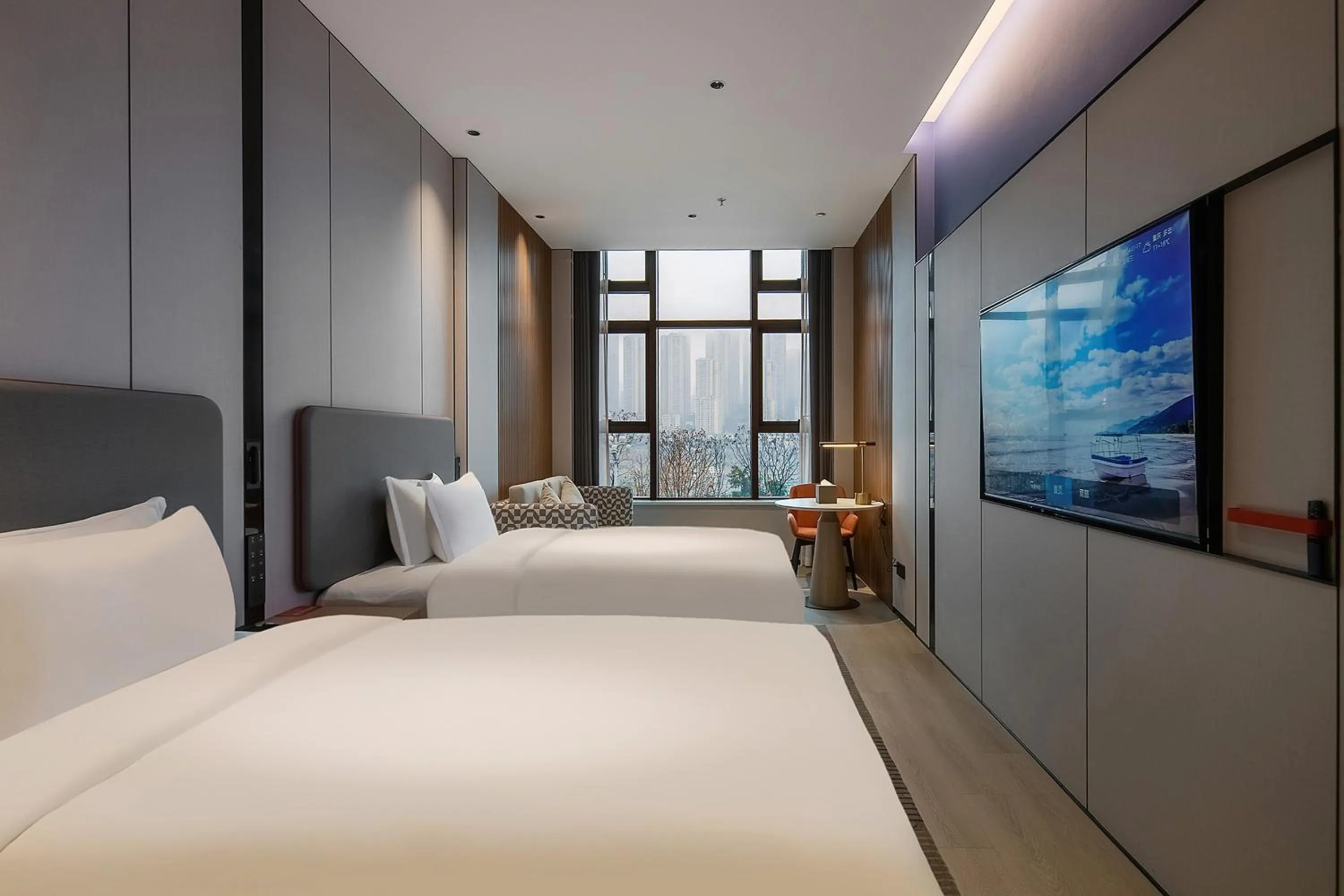 Photo of the whole room, Bed in Holiday Inn Express Chongqing Nanbin Road by IHG