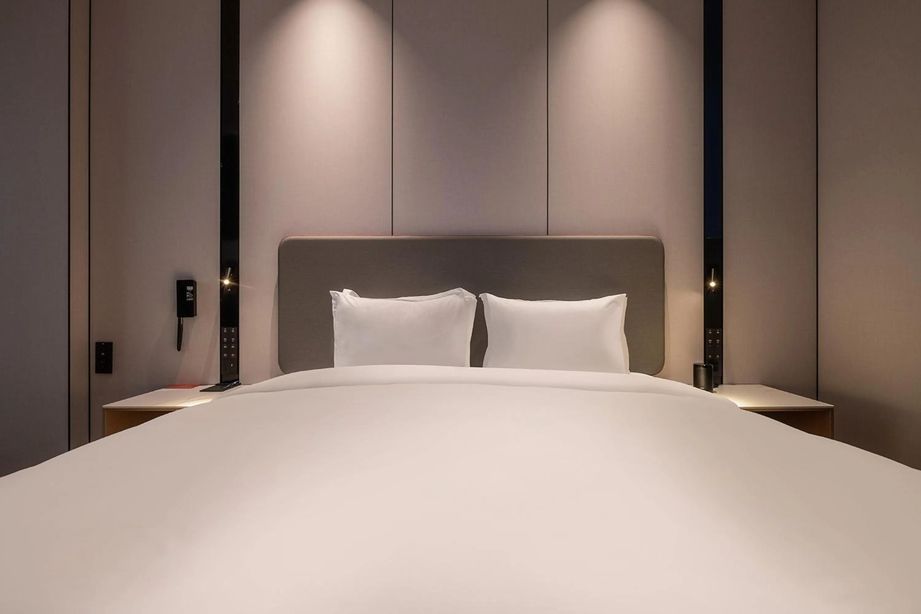 Photo of the whole room, Bed in Holiday Inn Express Chongqing Nanbin Road by IHG