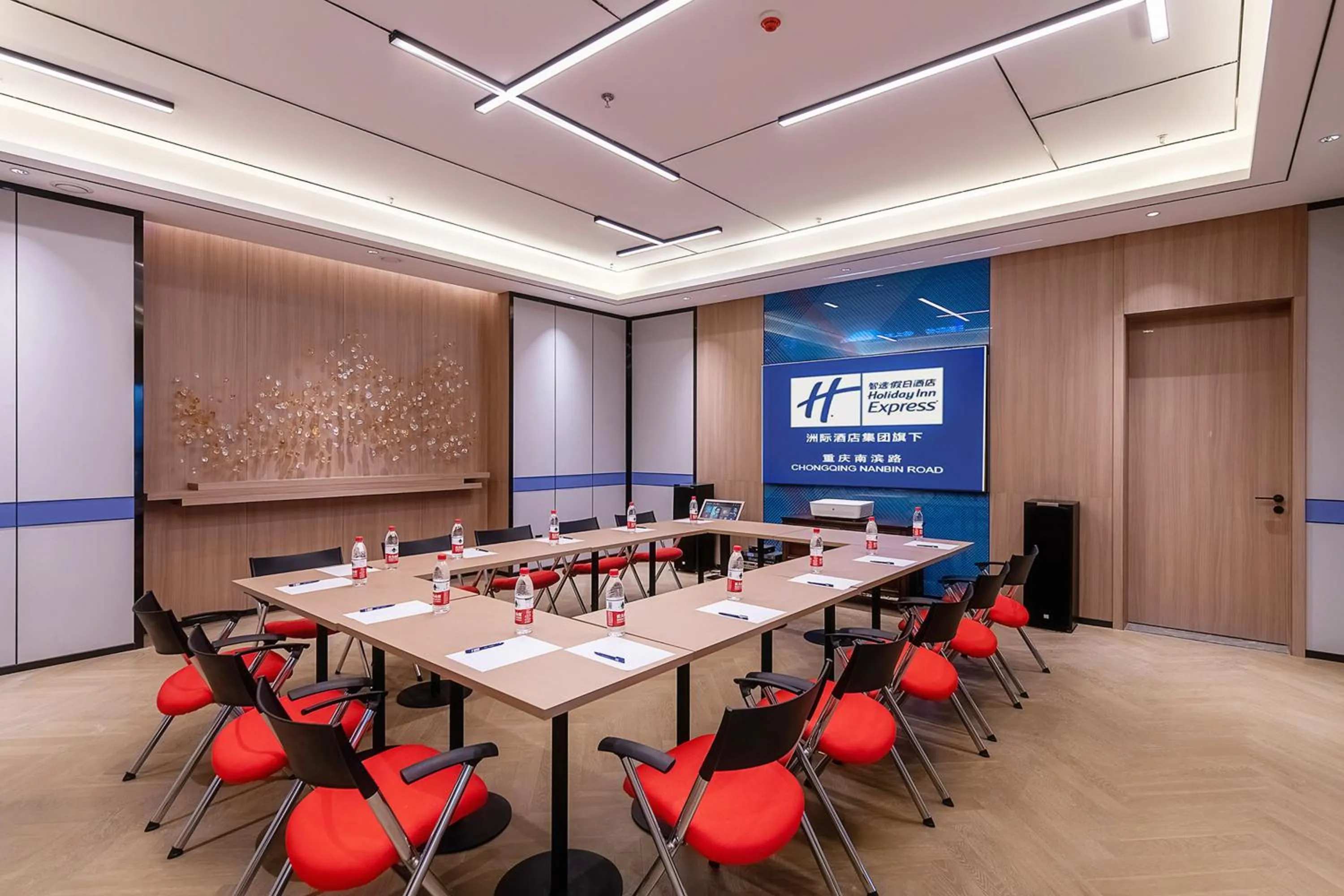 Meeting/conference room in Holiday Inn Express Chongqing Nanbin Road by IHG