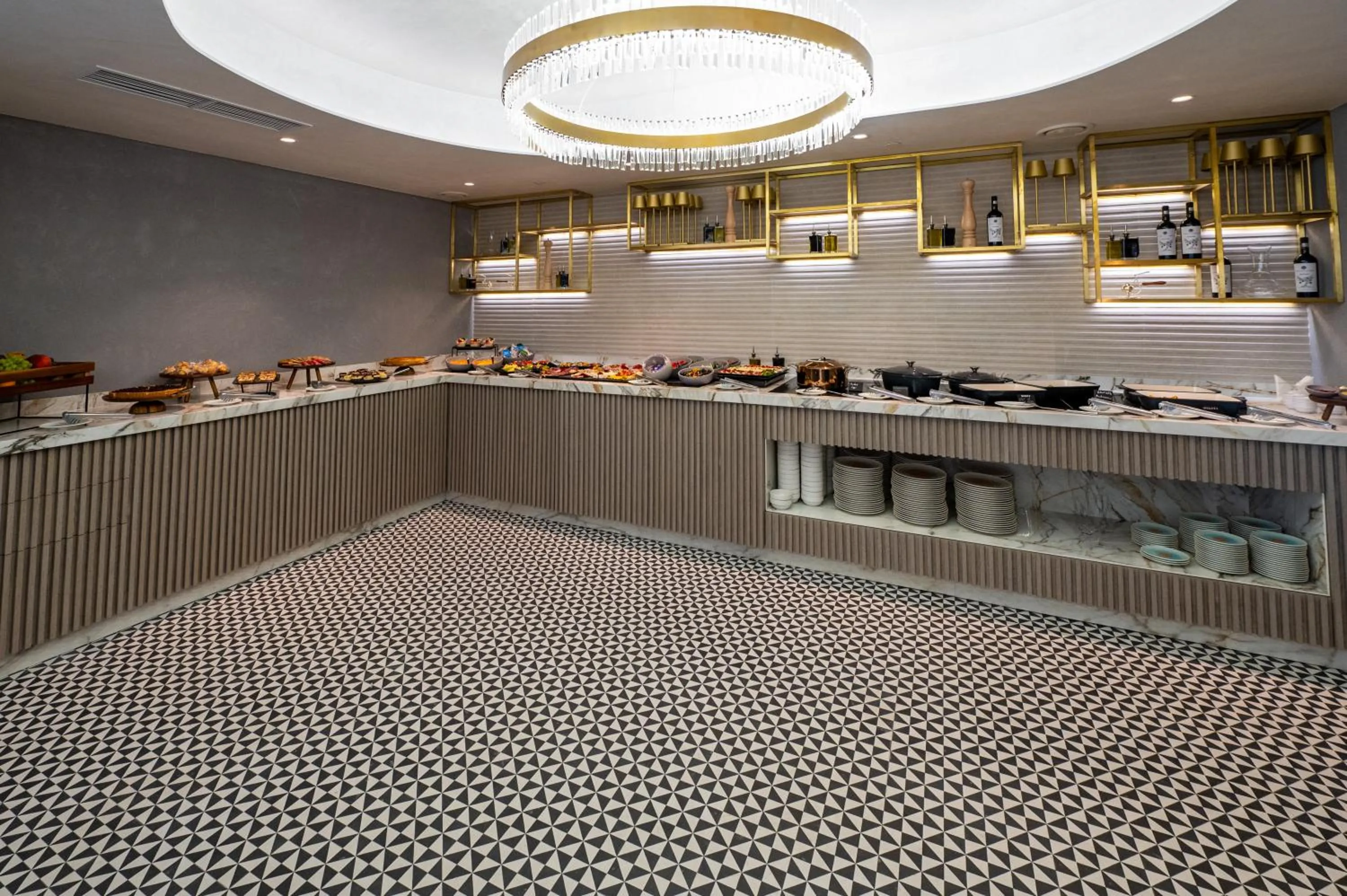 Food and drinks in Crowne Plaza Constanta - Mamaia Beach by IHG