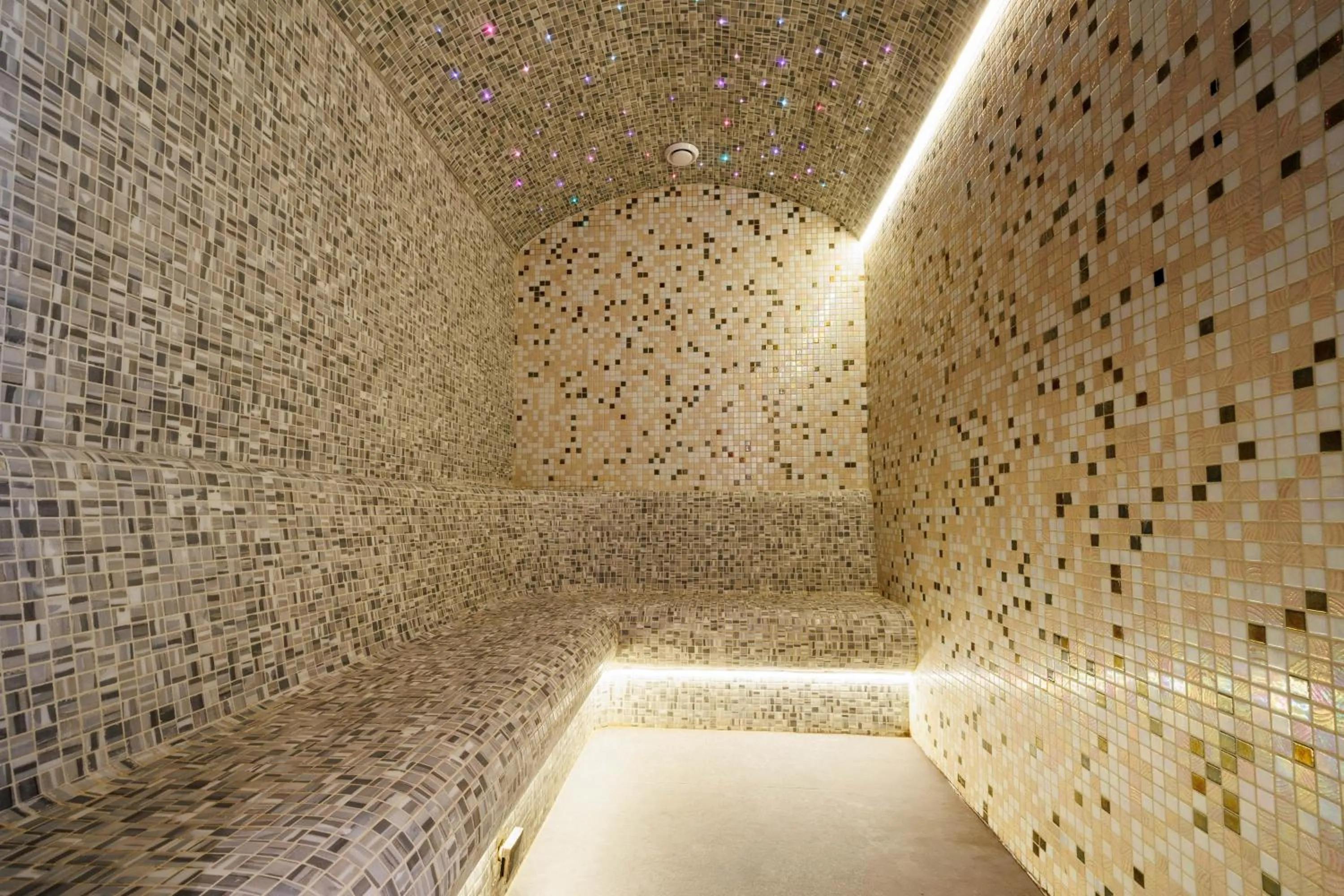 Sauna in Crowne Plaza Constanta - Mamaia Beach by IHG