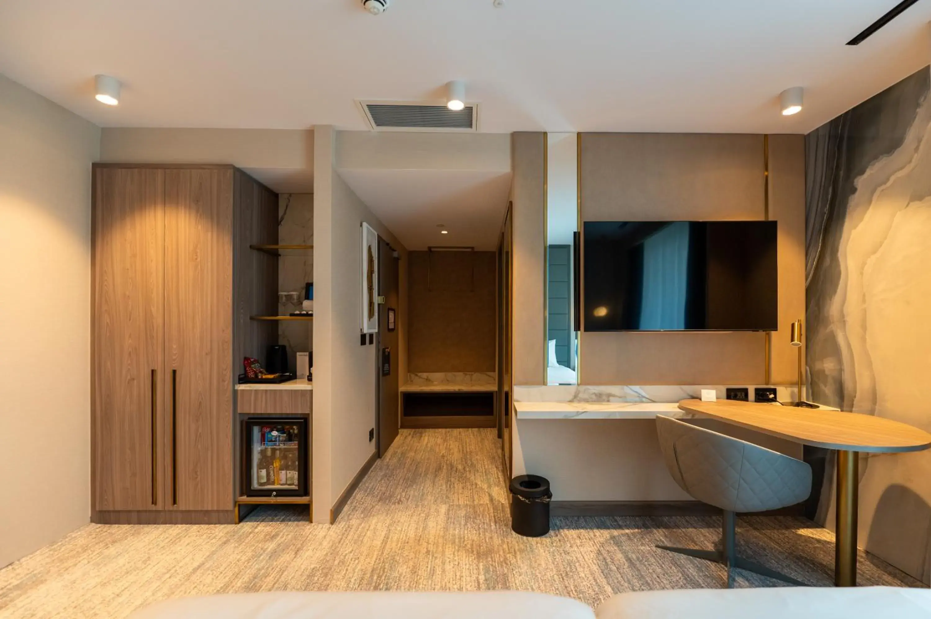 Standard Twin Room with Balcony and Lake View in Crowne Plaza Constanta - Mamaia Beach by IHG Standard Twin Room with Balcony and Lake View in Crowne Plaza Constanta - Mamaia Beach by IHG