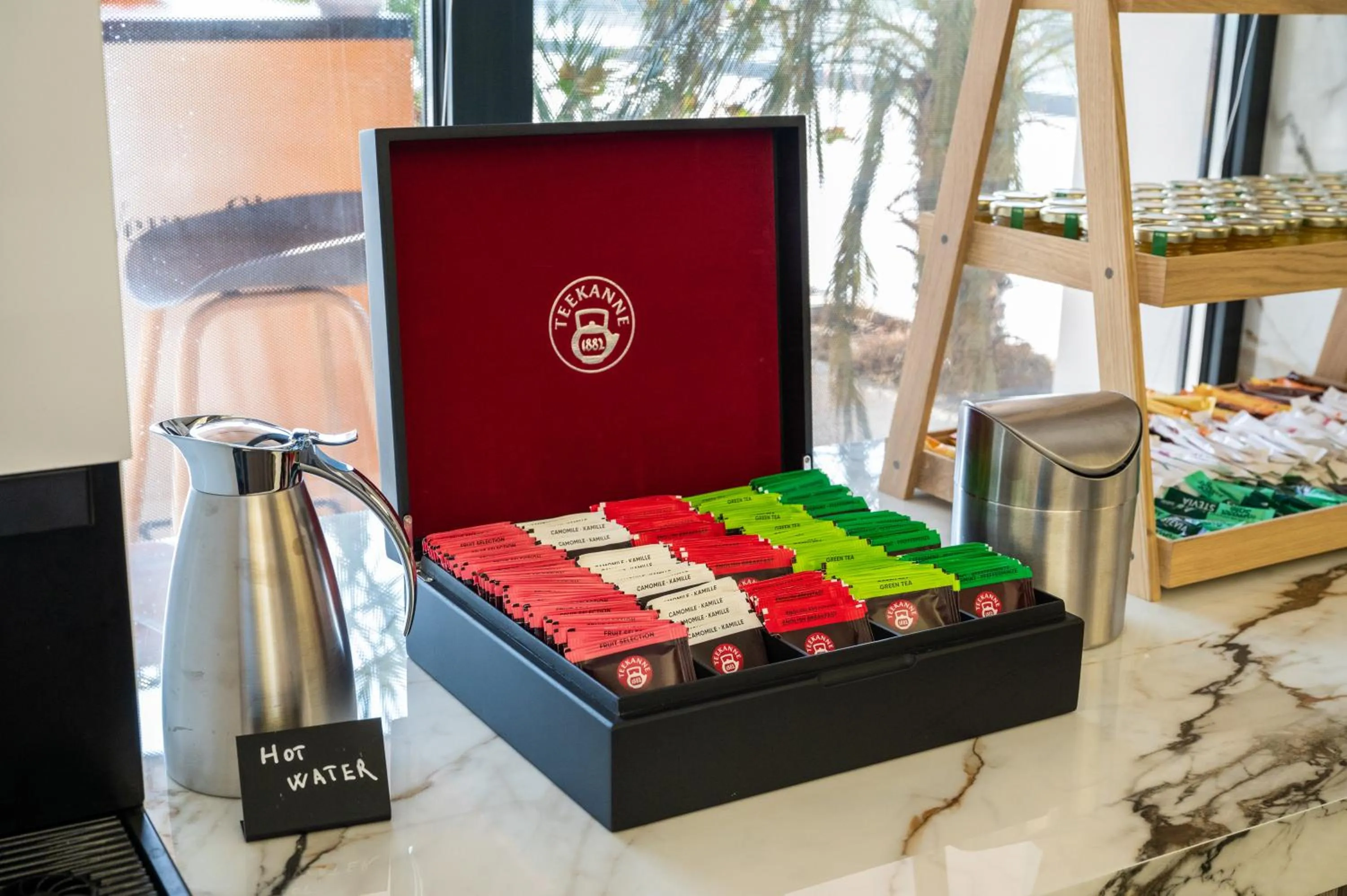Coffee/tea facilities in Crowne Plaza Constanta - Mamaia Beach by IHG