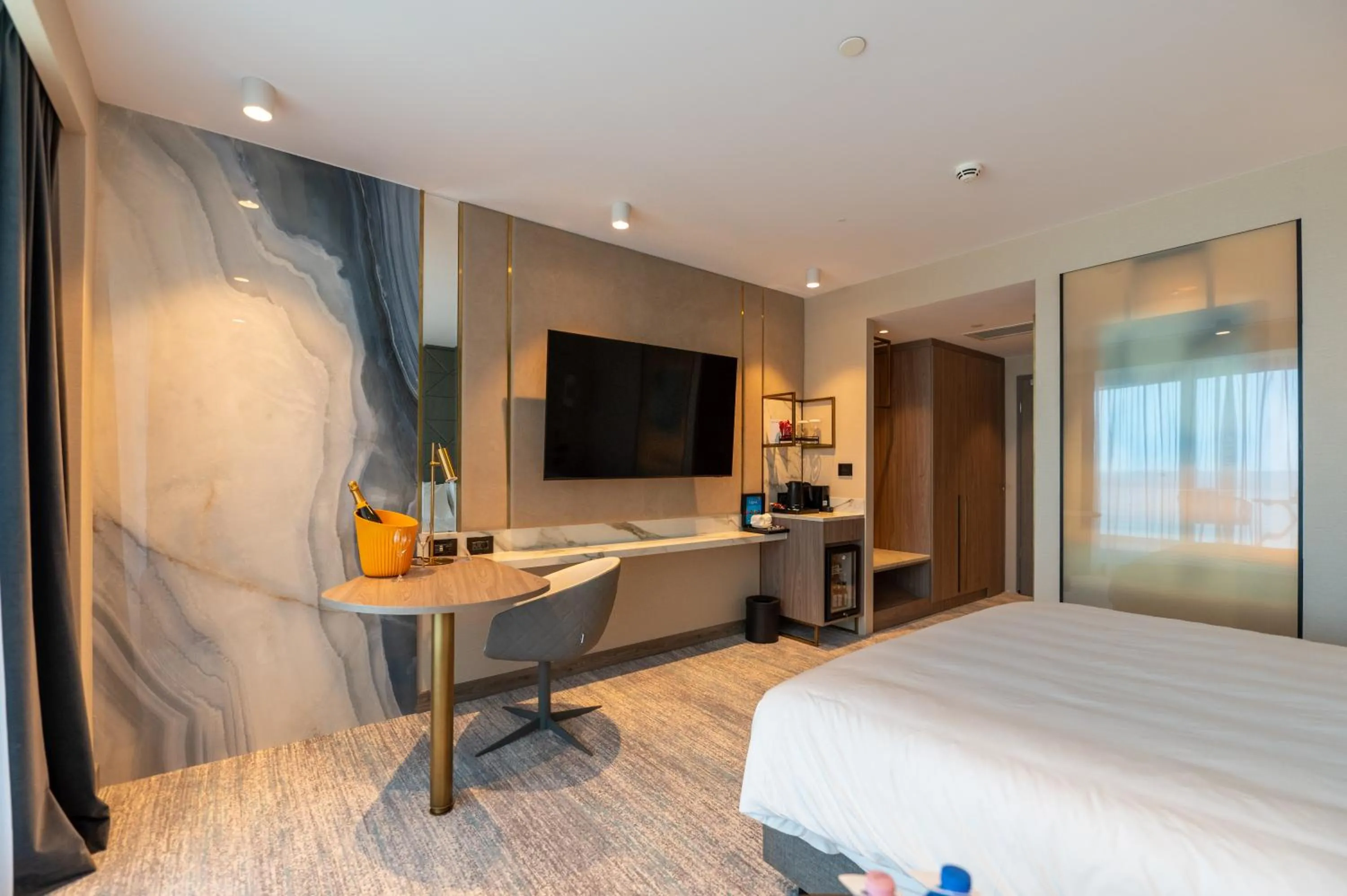 Photo of the whole room, Bed in Crowne Plaza Constanta - Mamaia Beach by IHG