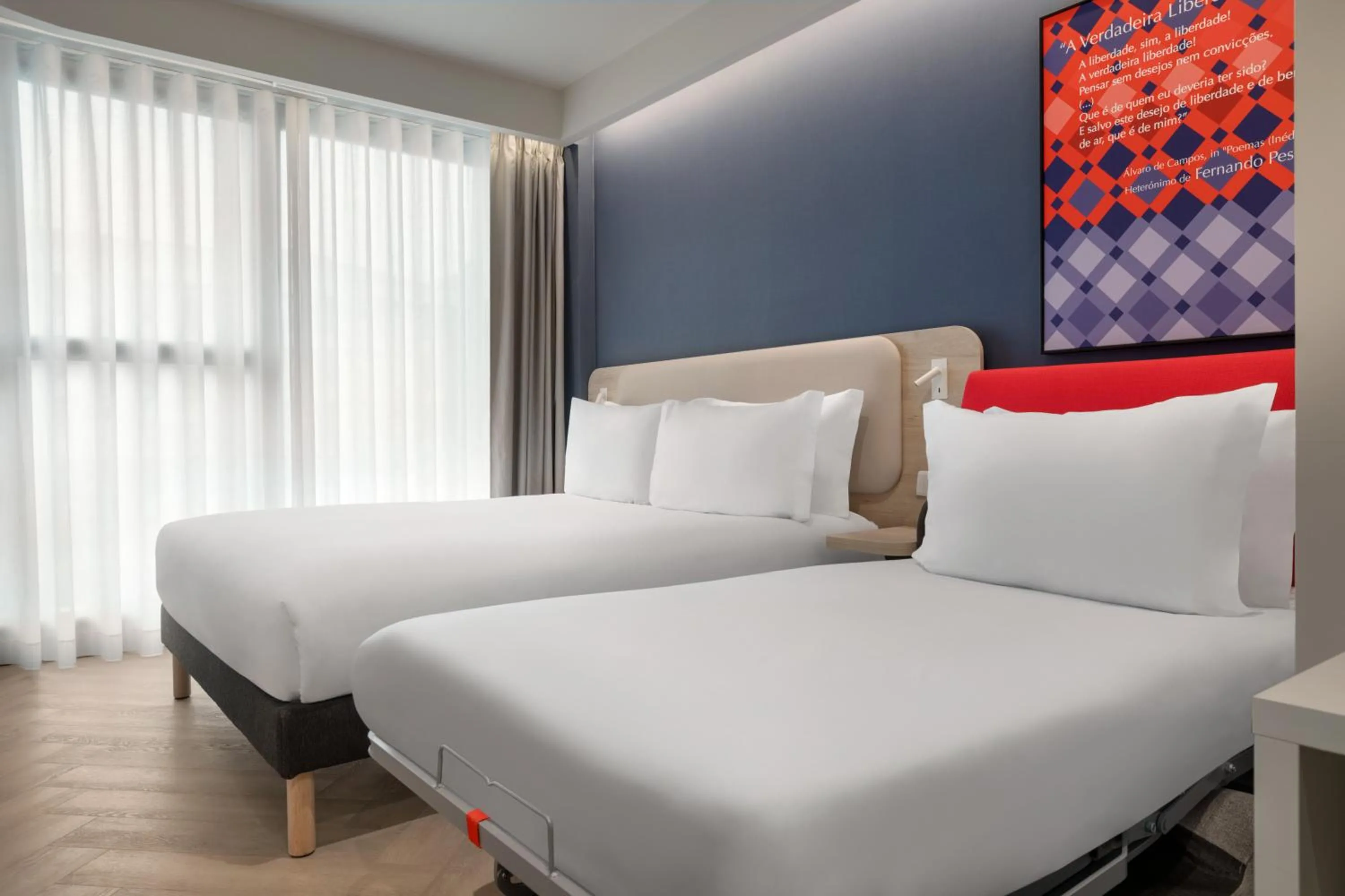Bedroom, Bed in Holiday Inn Express Porto - Boavista by IHG