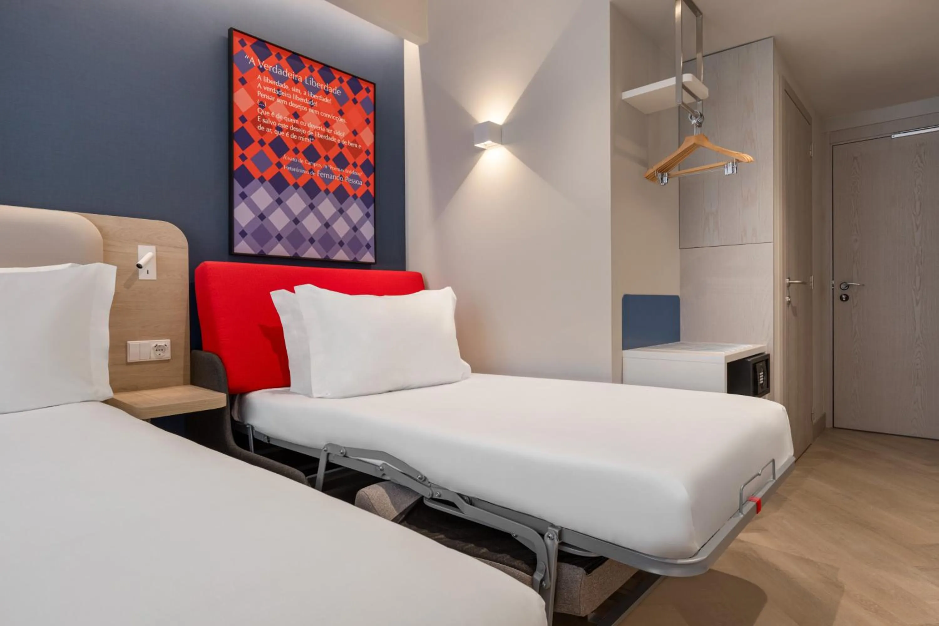 Bedroom, Bed in Holiday Inn Express Porto - Boavista by IHG