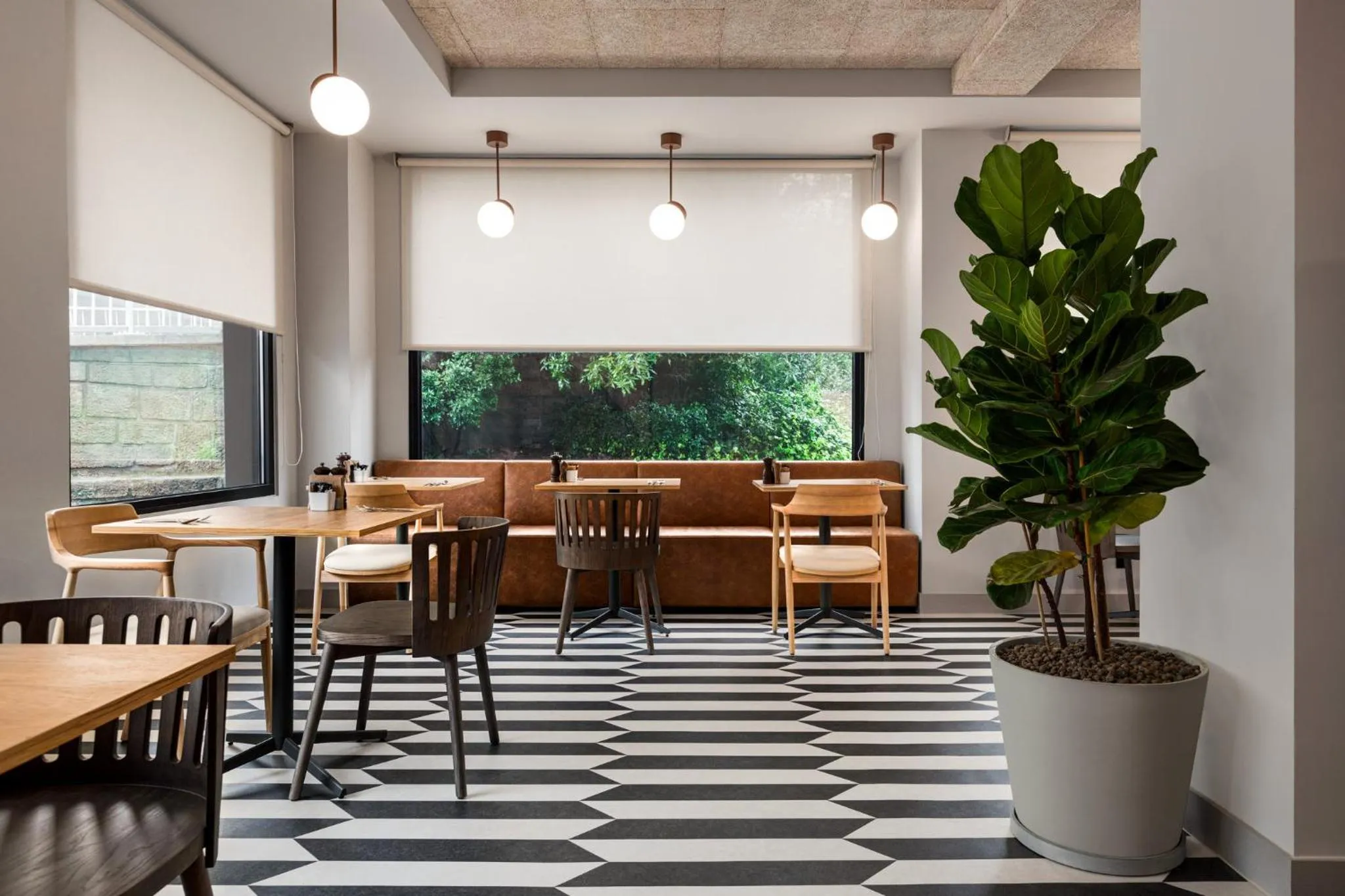 Restaurant/places to eat in Holiday Inn Express Porto - Boavista by IHG