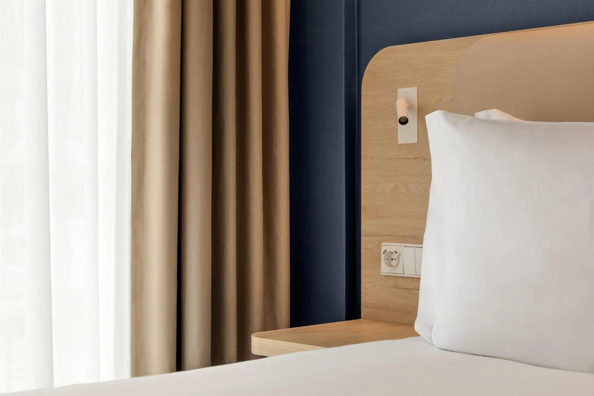 Photo of the whole room, Bed in Holiday Inn Express Porto - Boavista by IHG