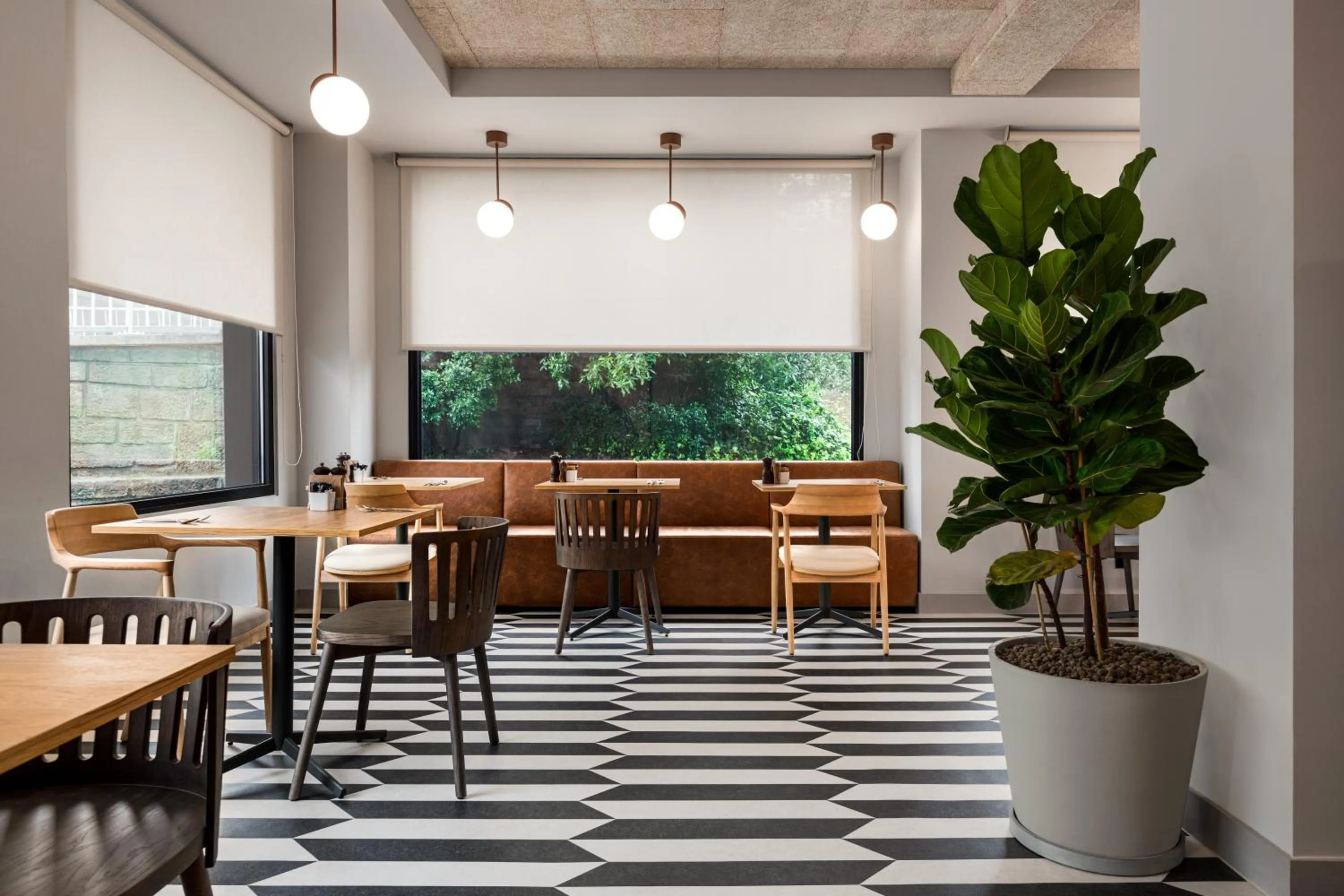 Restaurant/places to eat in Holiday Inn Express Porto - Boavista by IHG