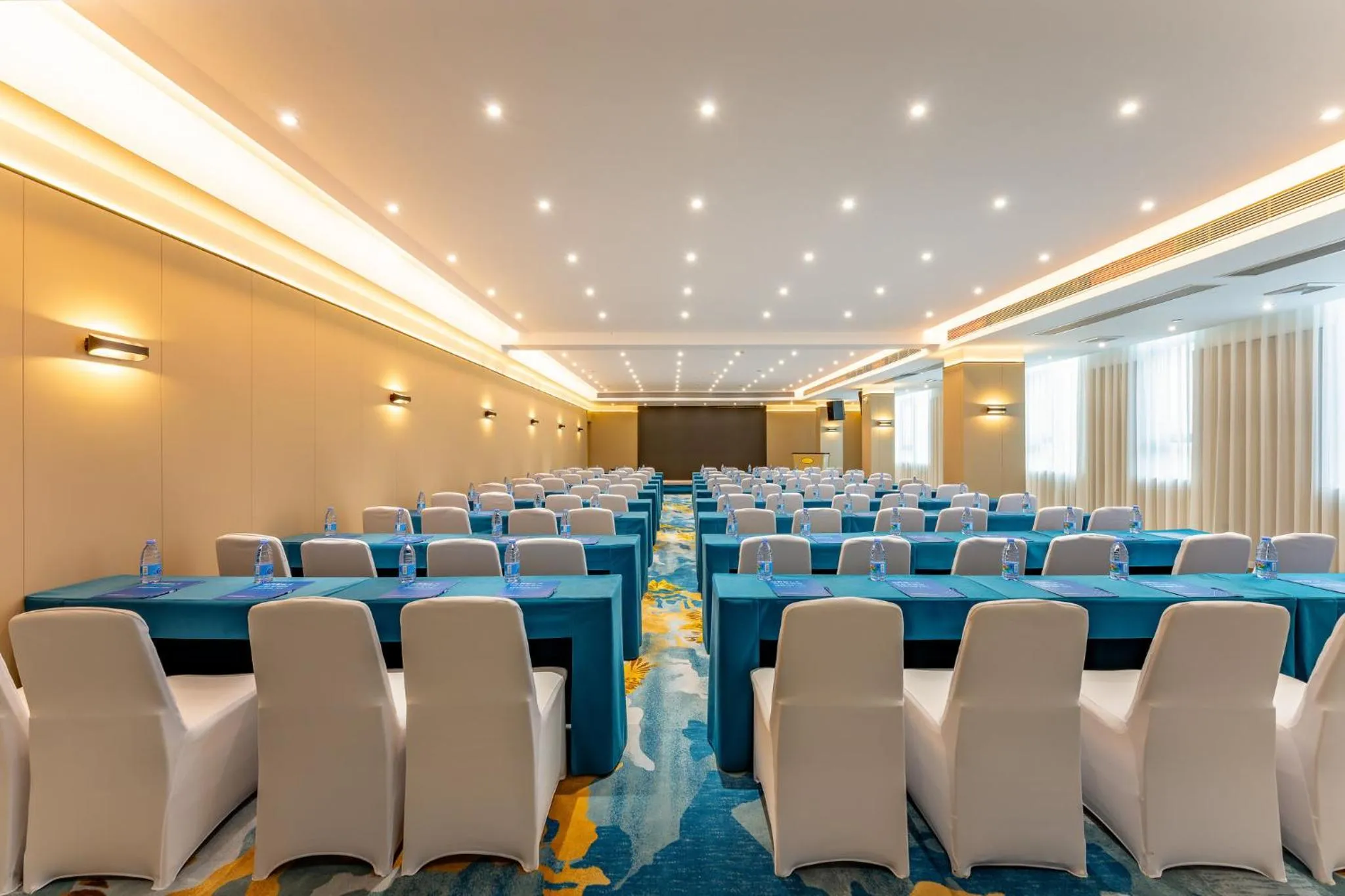 Meeting/conference room in Holiday Inn Express Zhuhai Guishan Island, an IHG Hotel