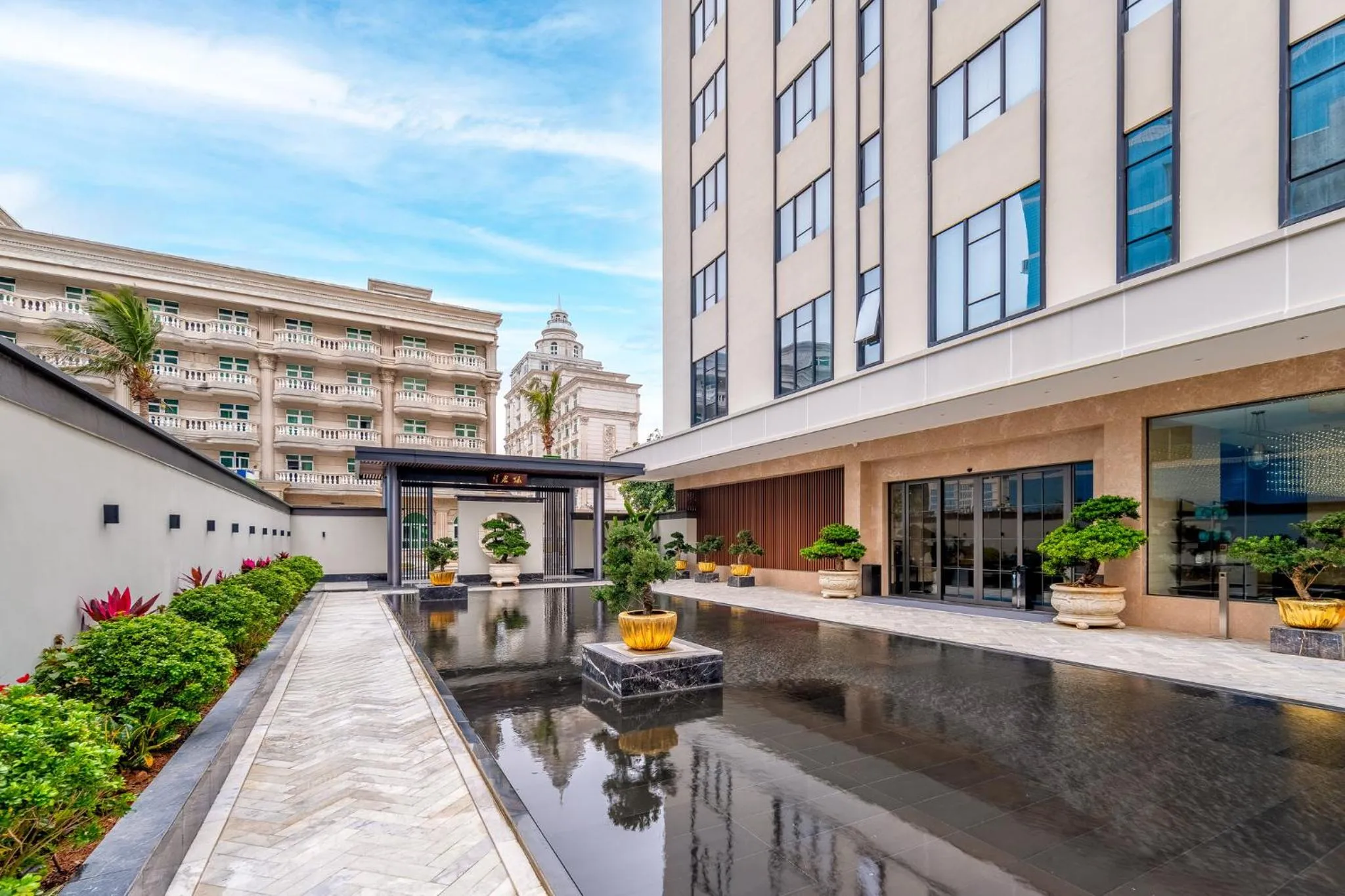 Property building in Holiday Inn Express Zhuhai Guishan Island, an IHG Hotel