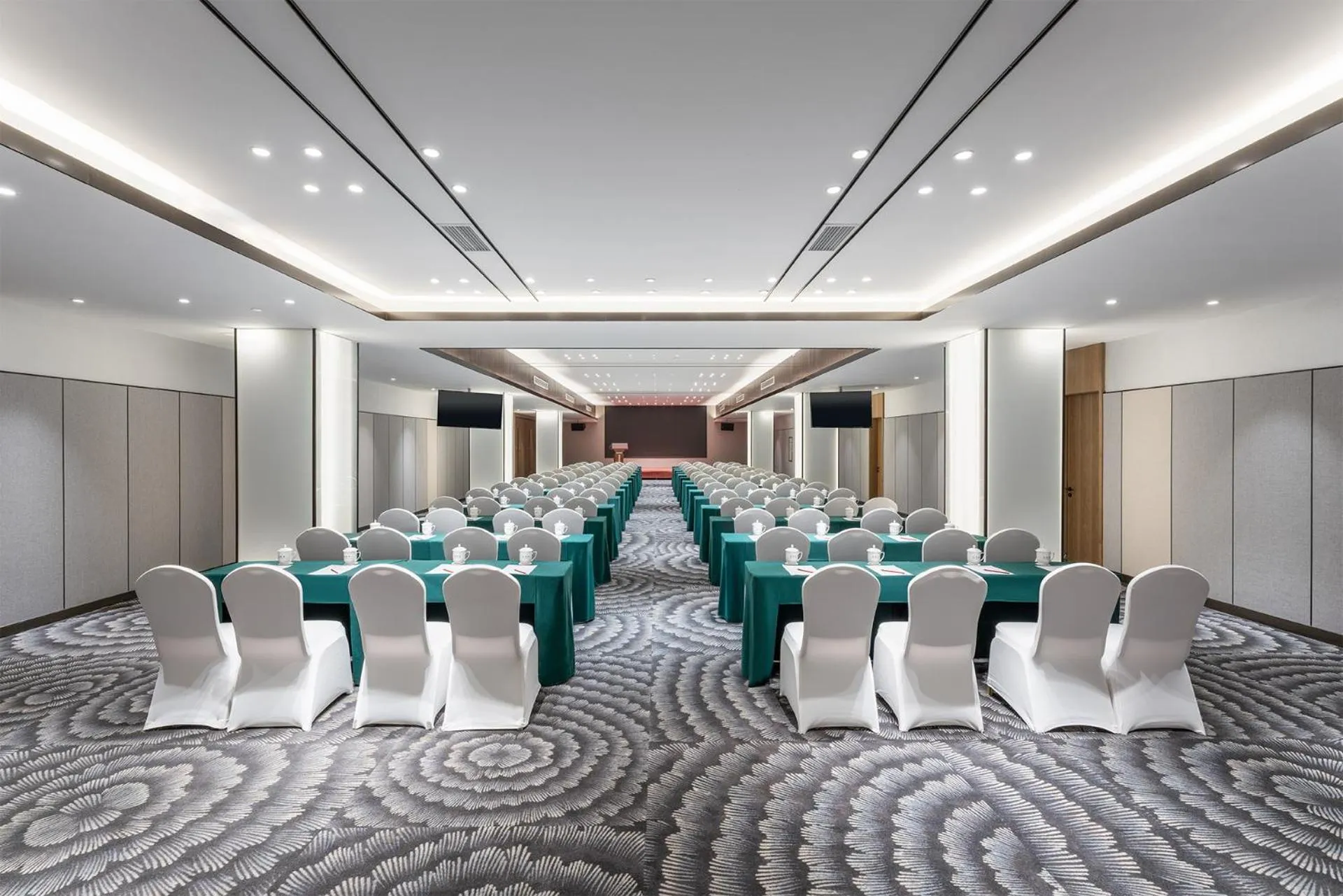 Meeting/conference room in Holiday Inn Express Pingchang by IHG