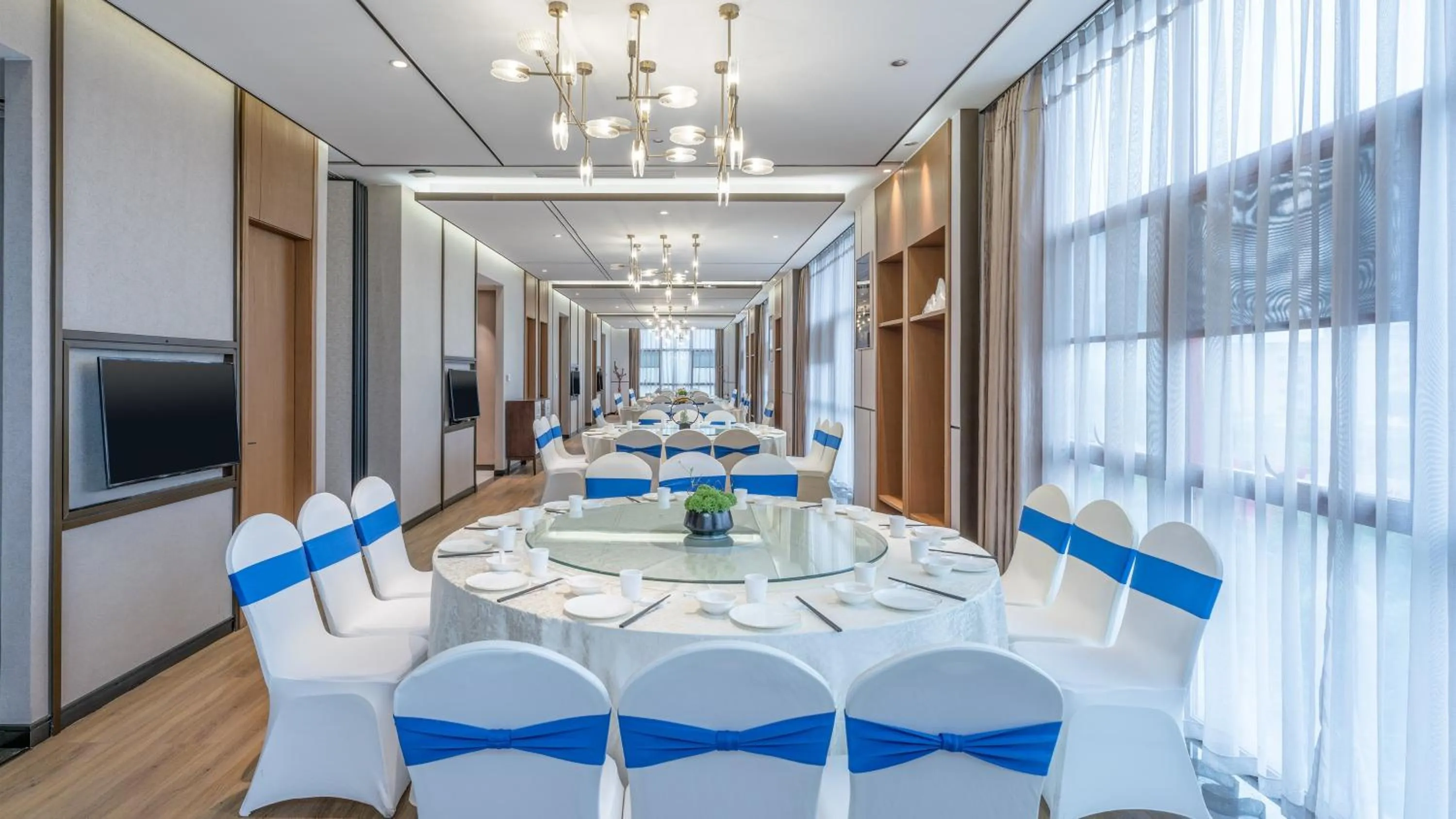 Restaurant/places to eat in Holiday Inn Express Pingchang by IHG