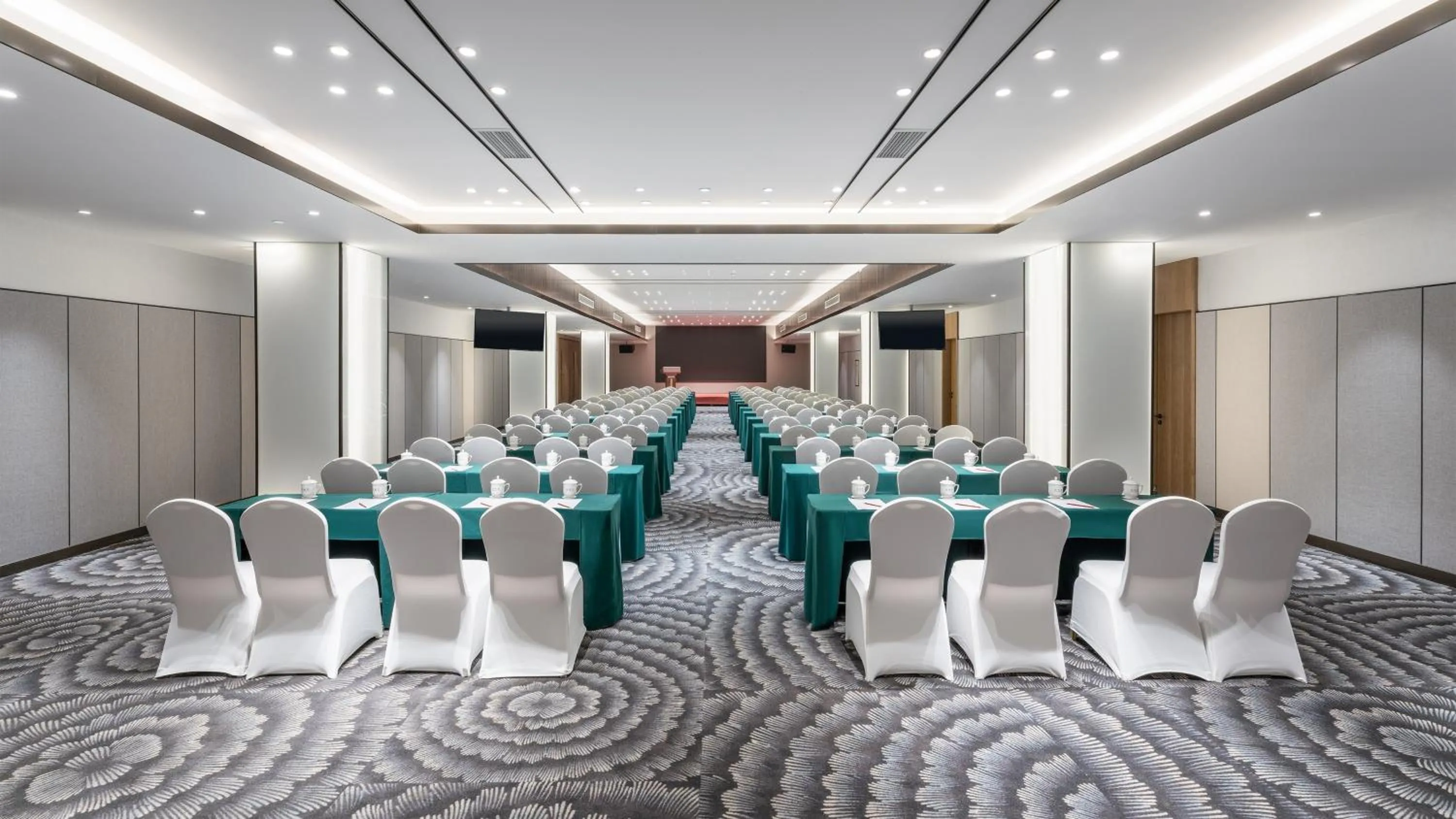 Meeting/conference room in Holiday Inn Express Pingchang by IHG