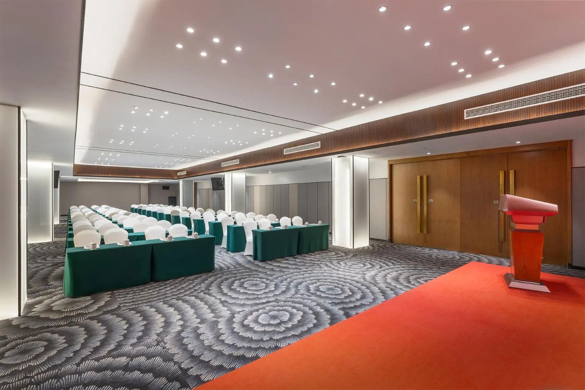 Meeting/conference room in Holiday Inn Express Pingchang by IHG