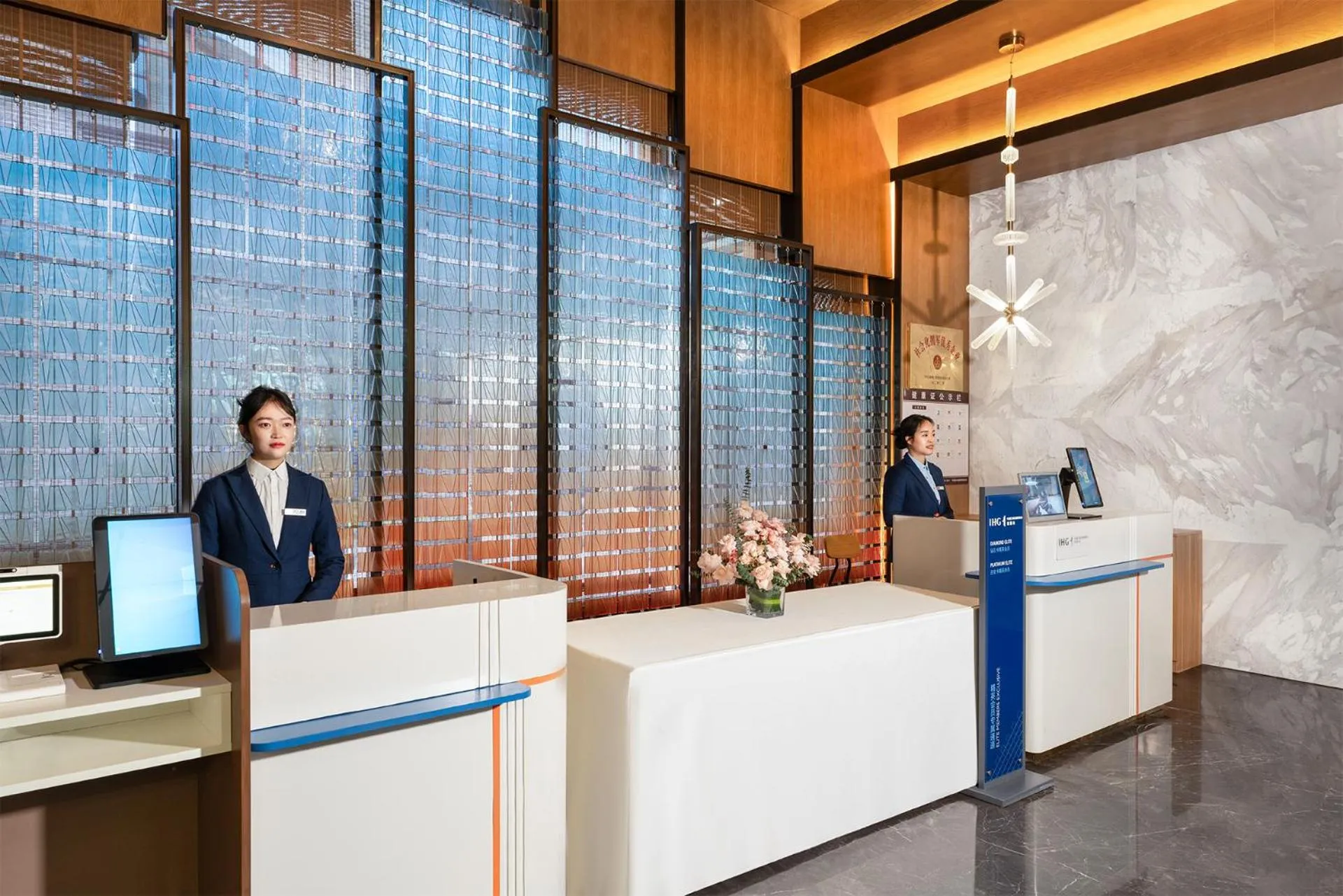 Lobby or reception in Holiday Inn Express Pingchang by IHG