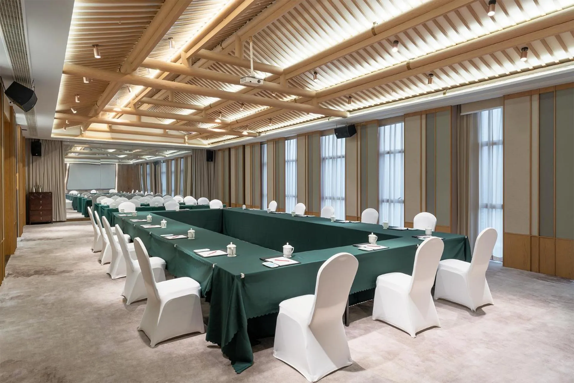 Meeting/conference room in Holiday Inn Express Pingchang by IHG