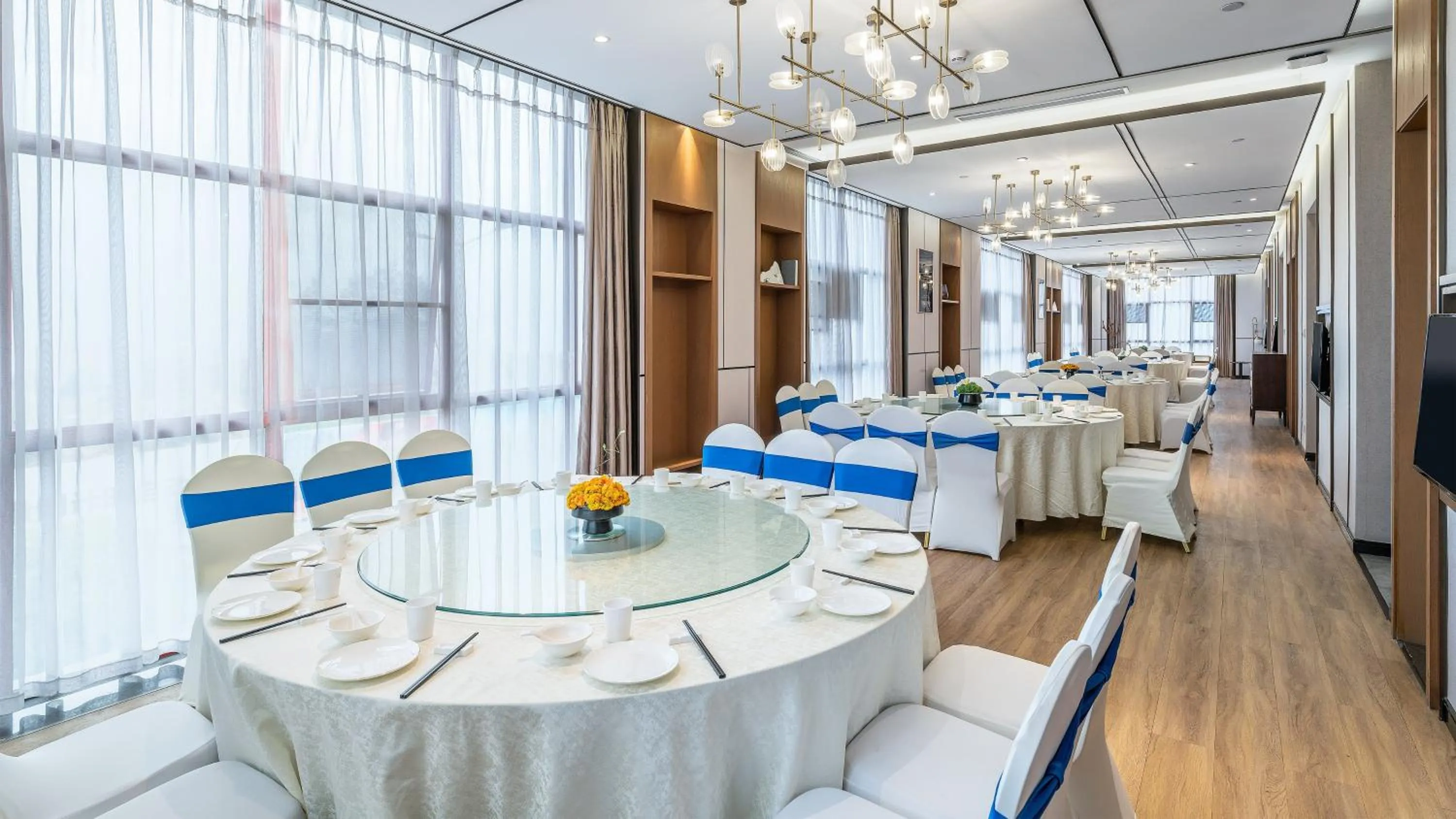 Restaurant/places to eat in Holiday Inn Express Pingchang by IHG