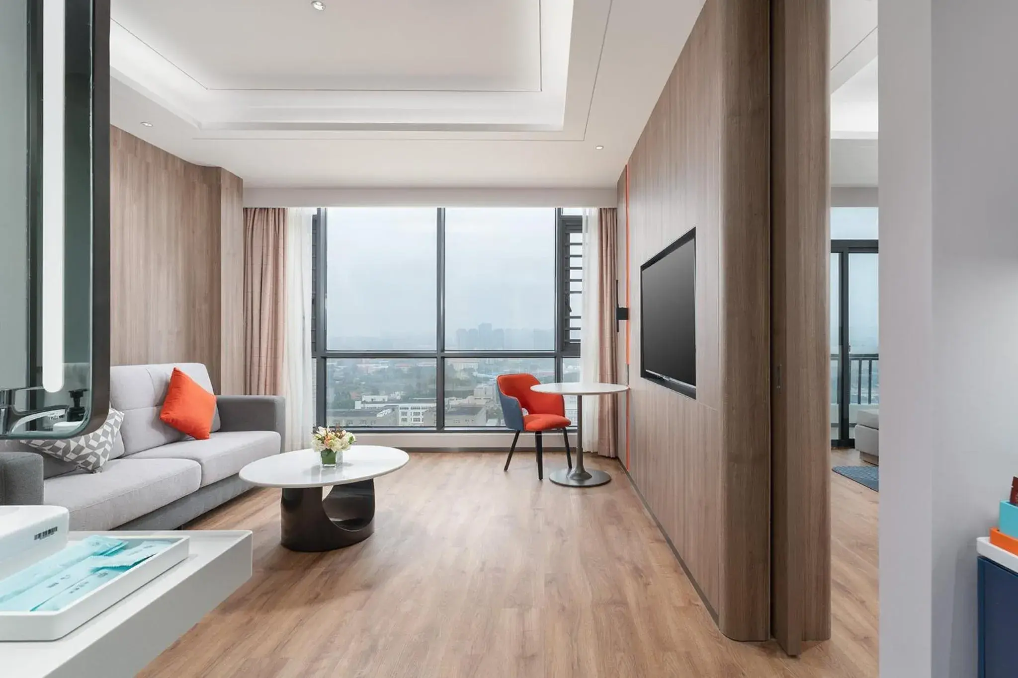 1 King bed 1 Bedroom Suite Balcony in Holiday Inn Express Xiamen Jimei New Town by IHG 1 King bed 1 Bedroom Suite Balcony in Holiday Inn Express Xiamen Jimei New Town by IHG